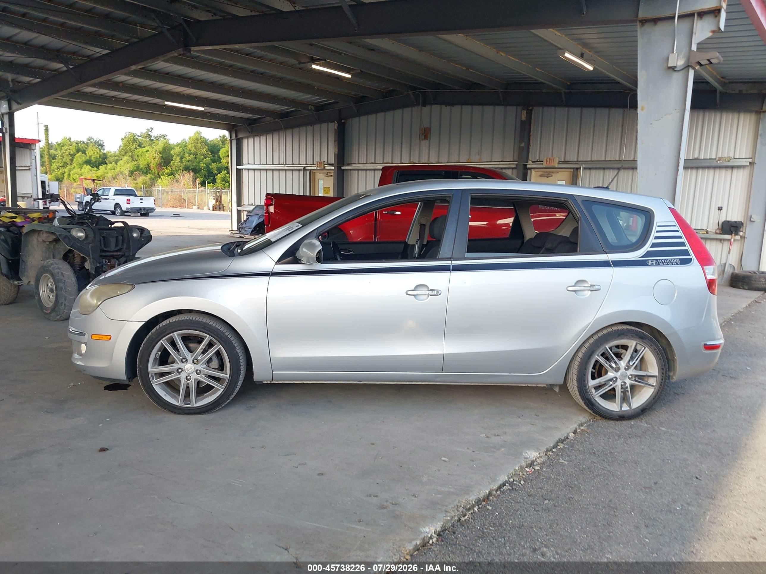 2009 Hyundai Elantra Touring   Серебряный vin: KMHDC86E89U037678
