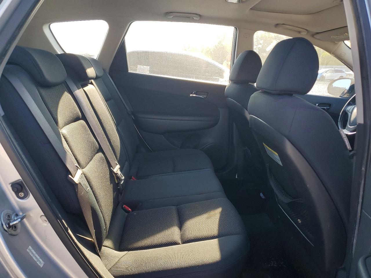 2009 Hyundai Elantra Touring Silver vin: KMHDC86E99U037771