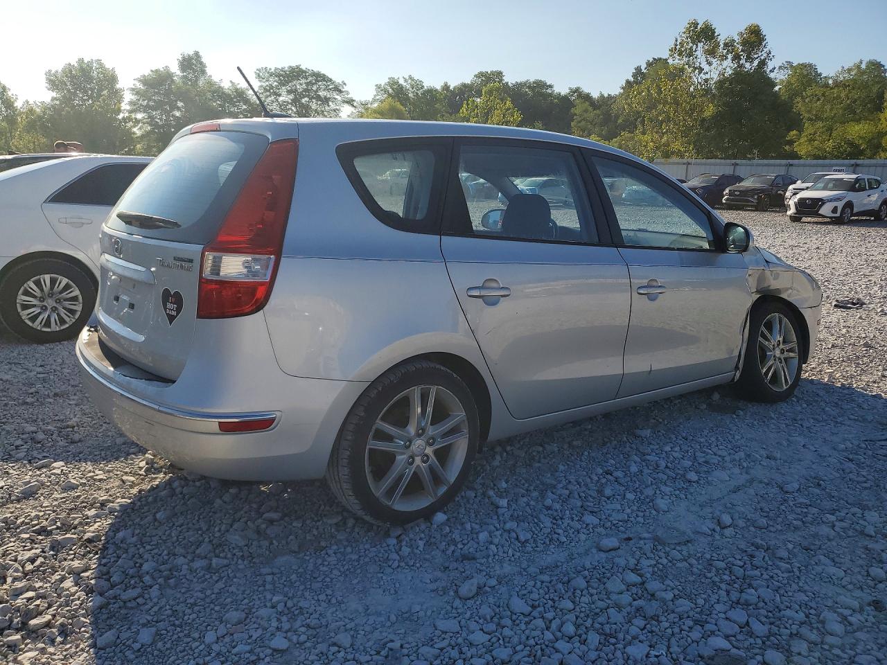 2009 Hyundai Elantra Touring Silver vin: KMHDC86E99U037771