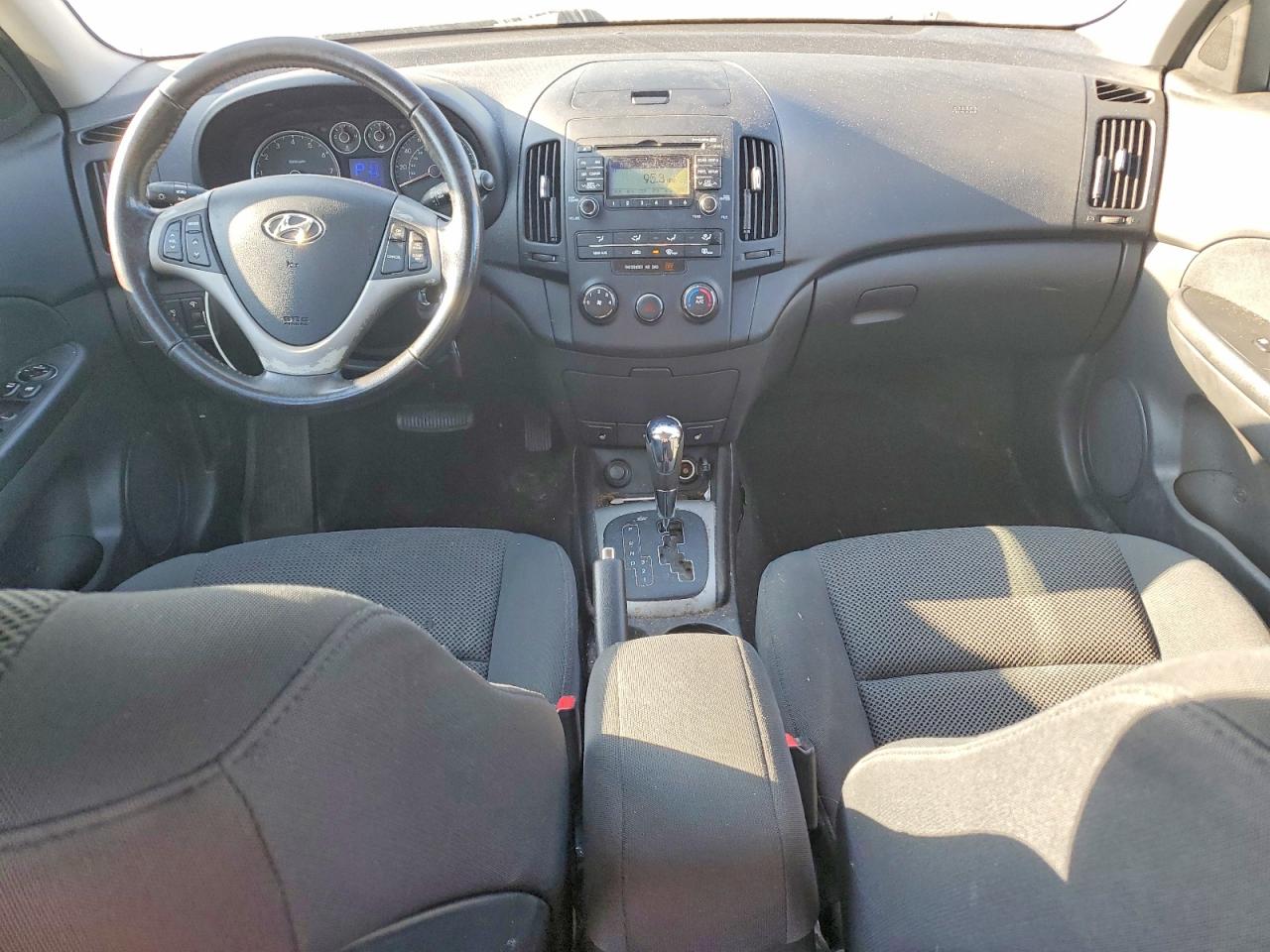 2009 Hyundai Elantra Touring Silver vin: KMHDC86E99U037771