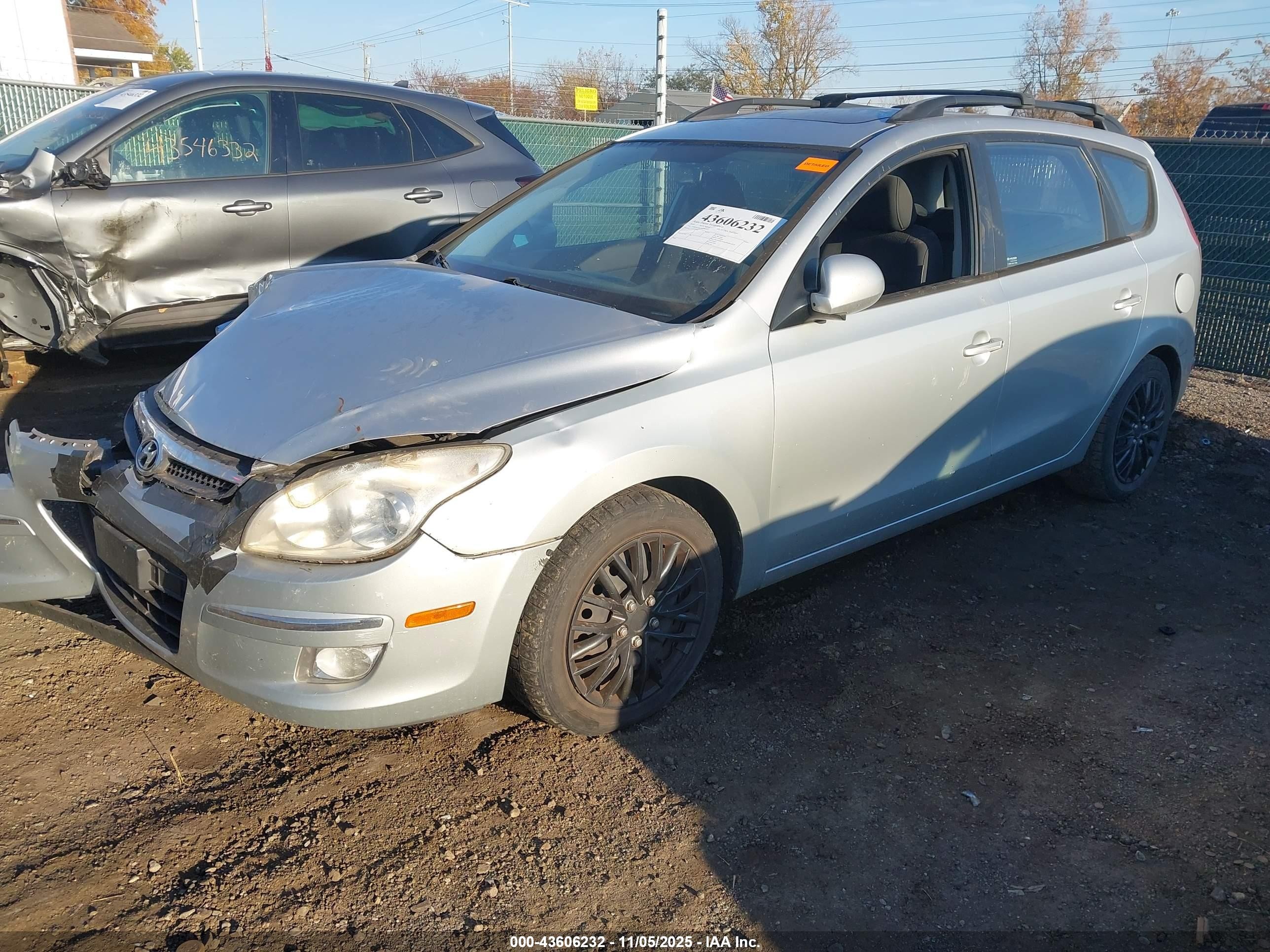 2010 Hyundai Elantra Touring Se Silver vin: KMHDC8AE1AU061123