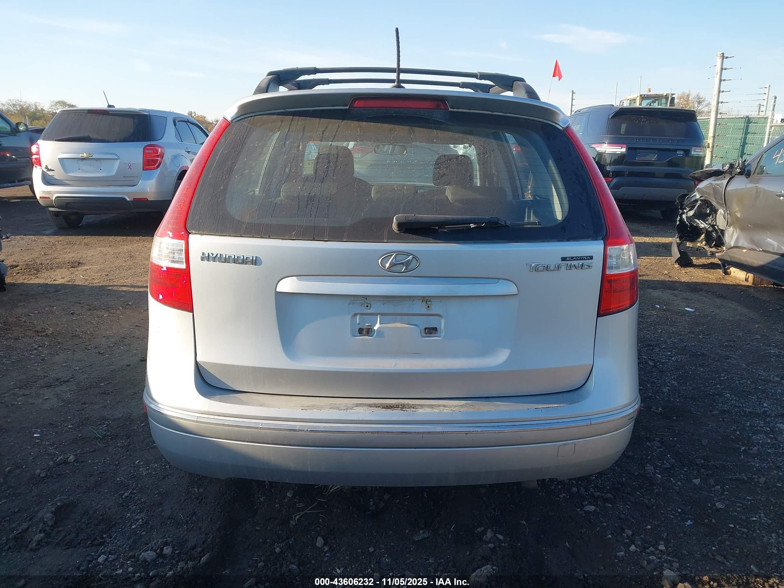2010 Hyundai Elantra Touring Se Silver vin: KMHDC8AE1AU061123