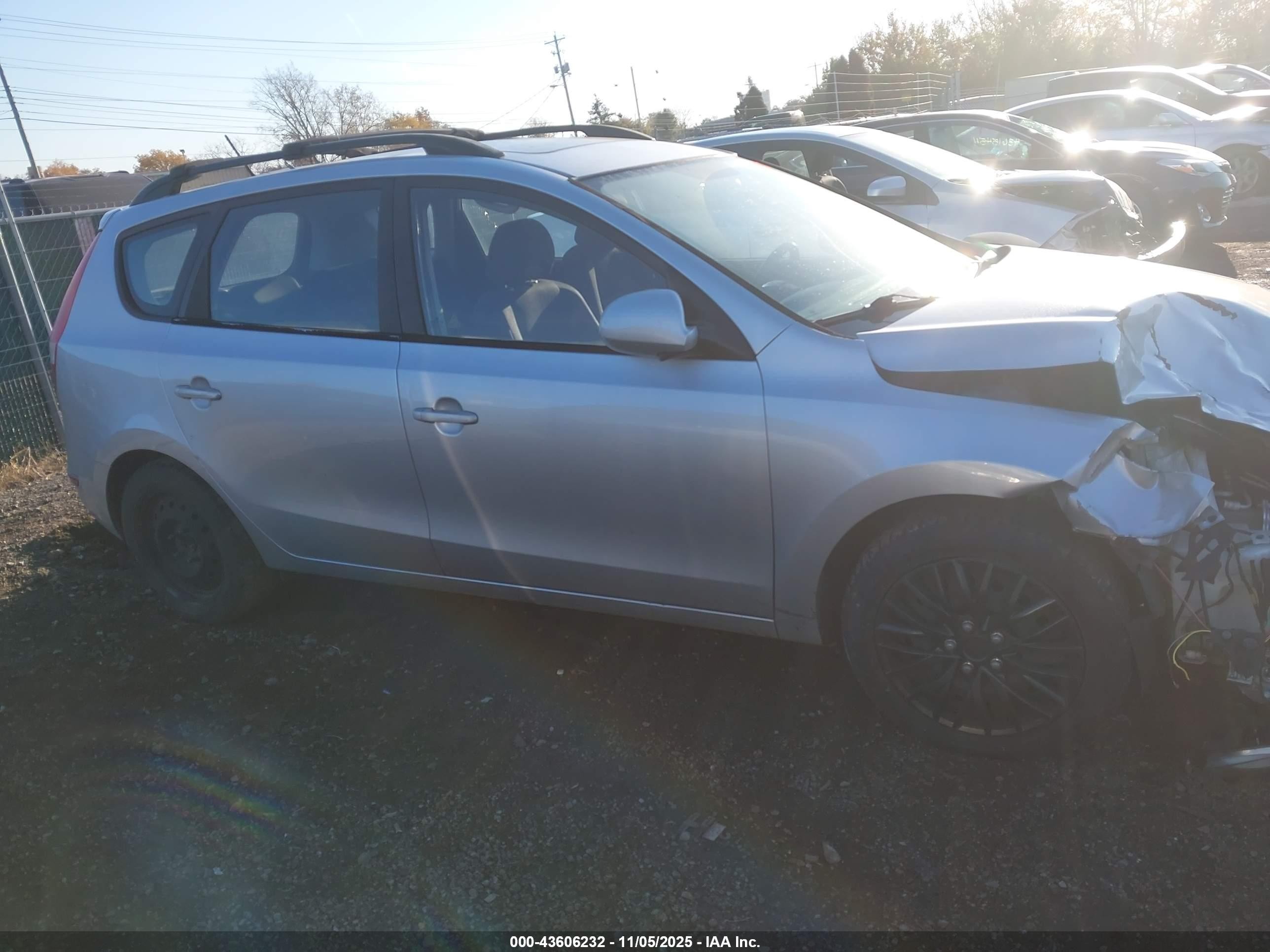 2010 Hyundai Elantra Touring Se Silver vin: KMHDC8AE1AU061123