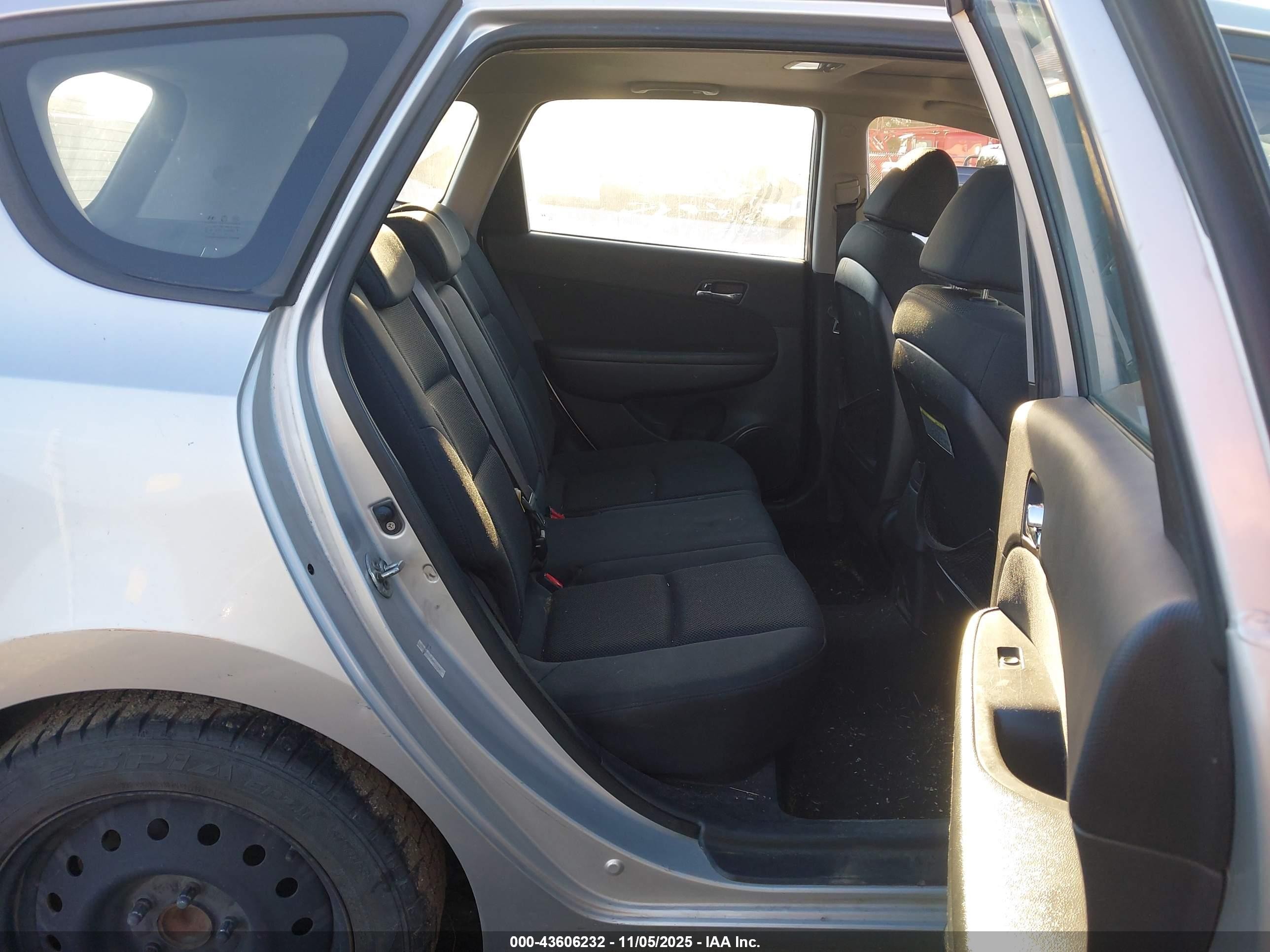 2010 Hyundai Elantra Touring Se Silver vin: KMHDC8AE1AU061123