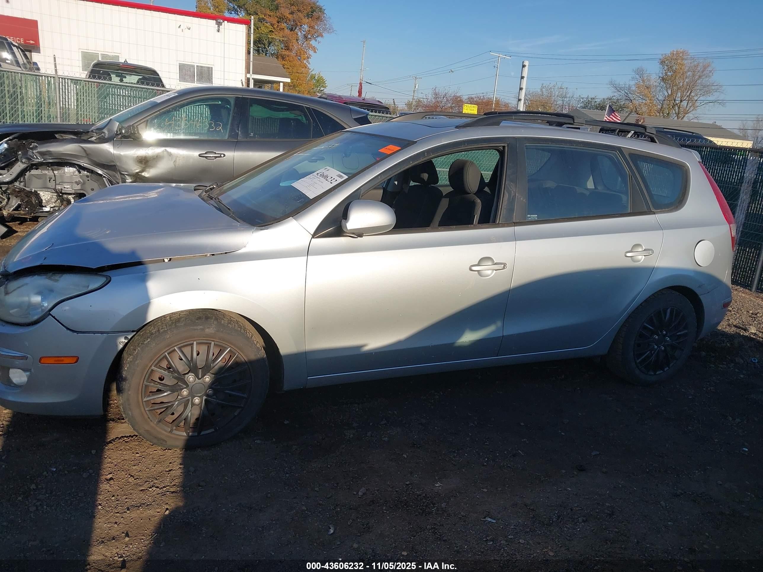 2010 Hyundai Elantra Touring Se Silver vin: KMHDC8AE1AU061123