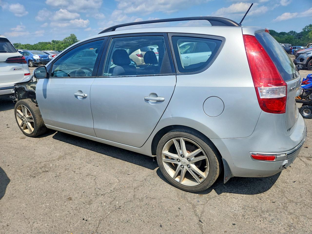2010 Hyundai Elantra Touring Se Silver vin: KMHDC8AE1AU077497