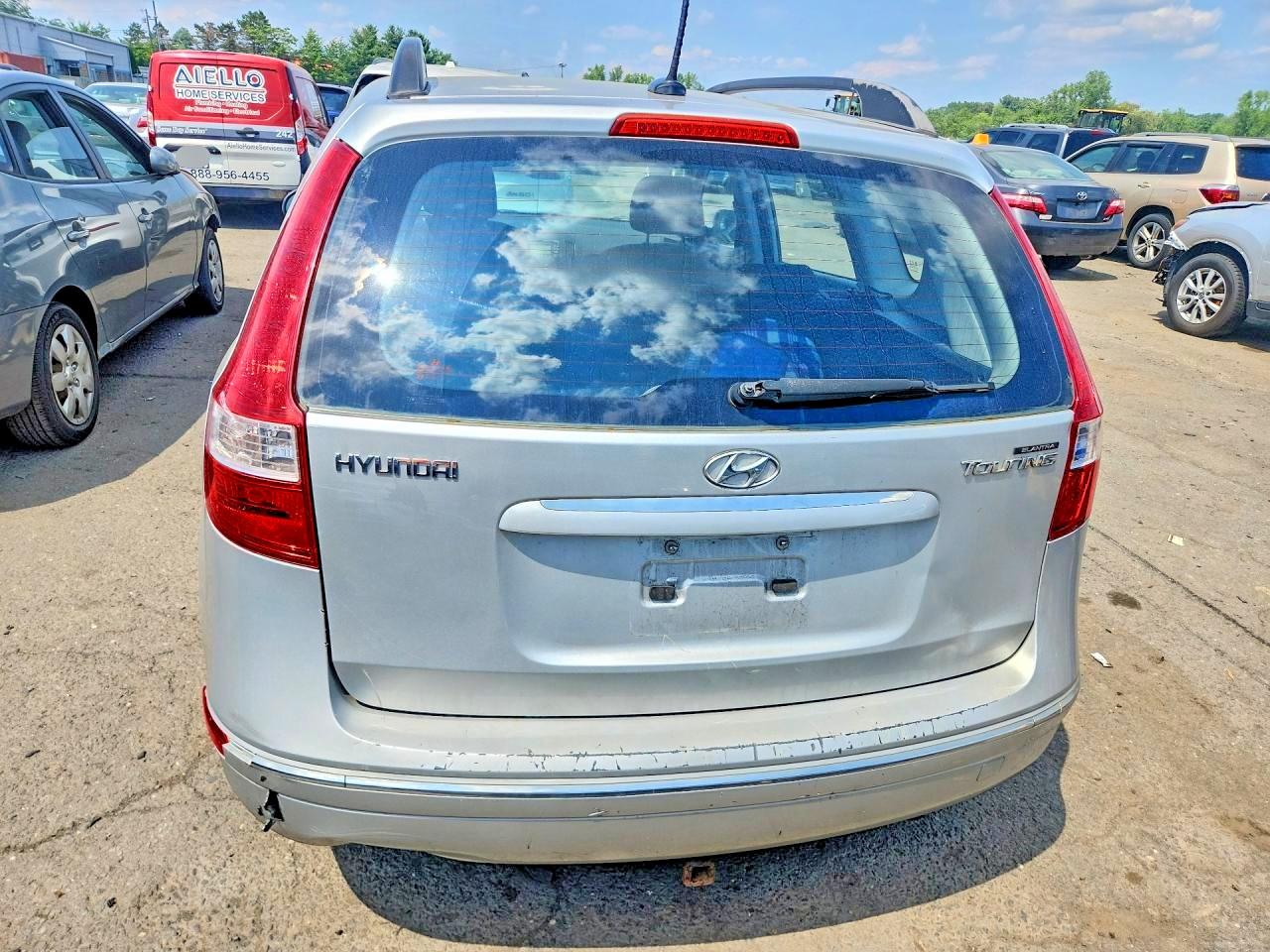 2010 Hyundai Elantra Touring Se Silver vin: KMHDC8AE1AU077497