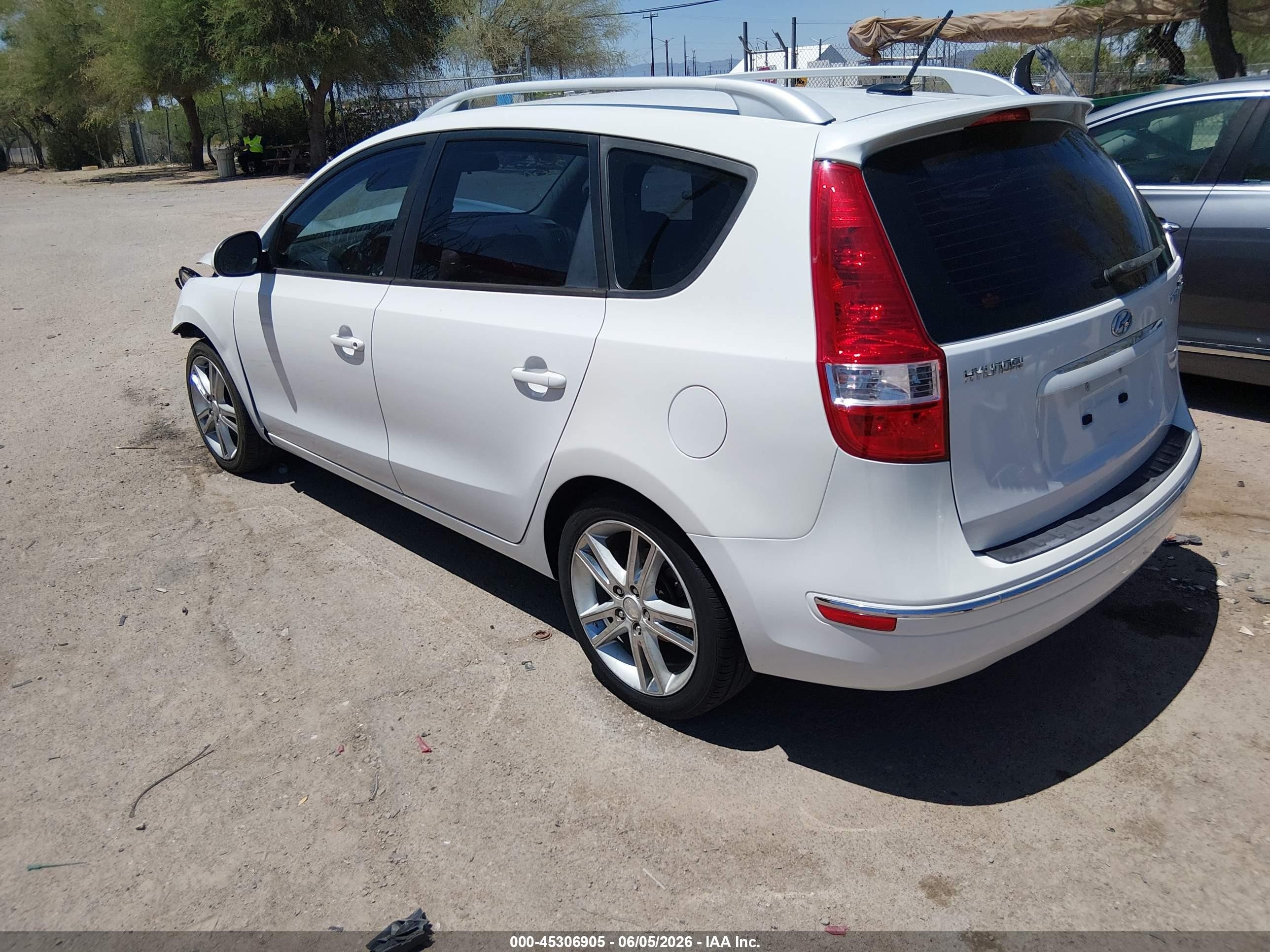 2011 Hyundai Elantra Touring Se White vin: KMHDC8AE1BU096147