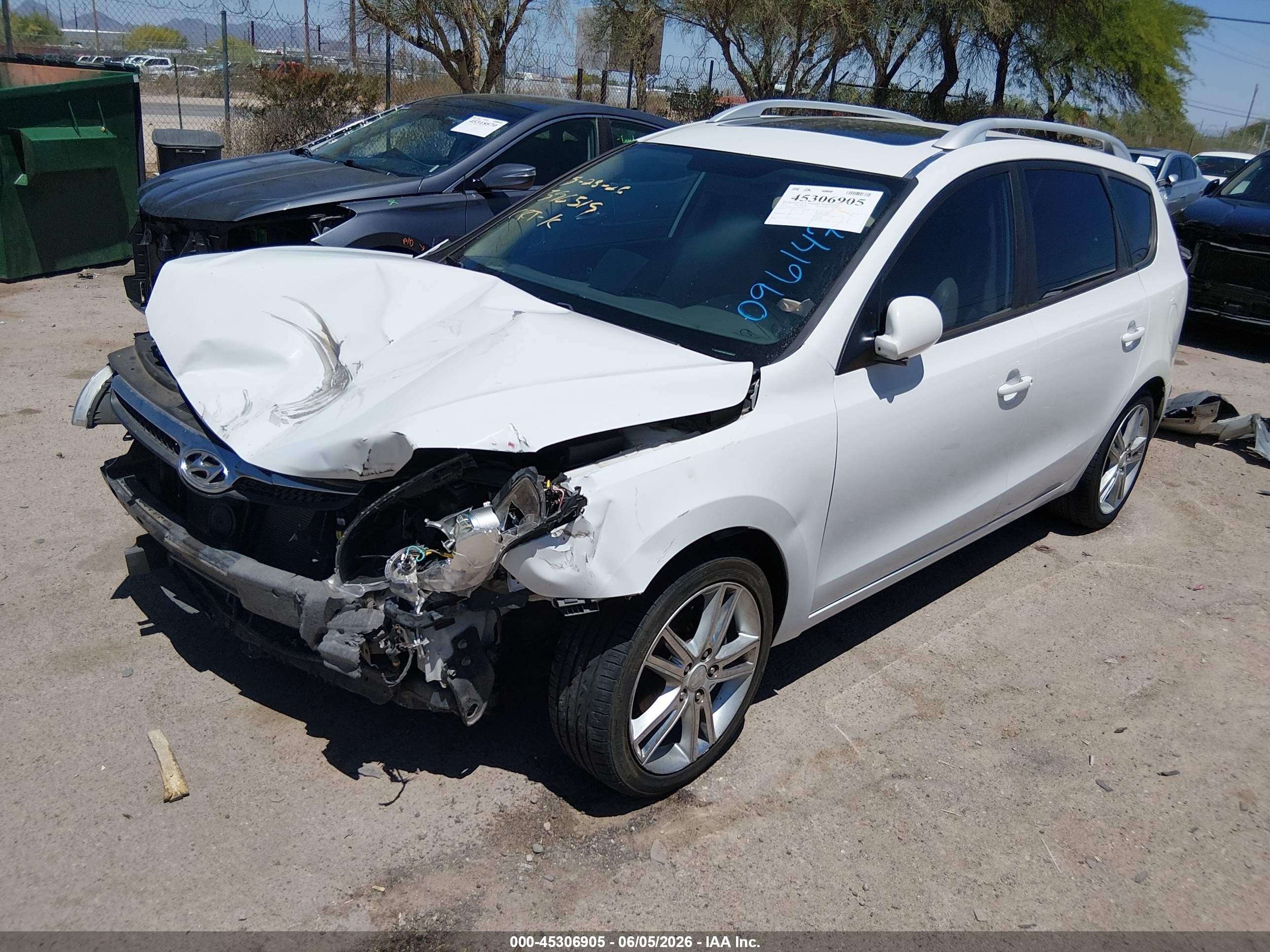 2011 Hyundai Elantra Touring Se White vin: KMHDC8AE1BU096147