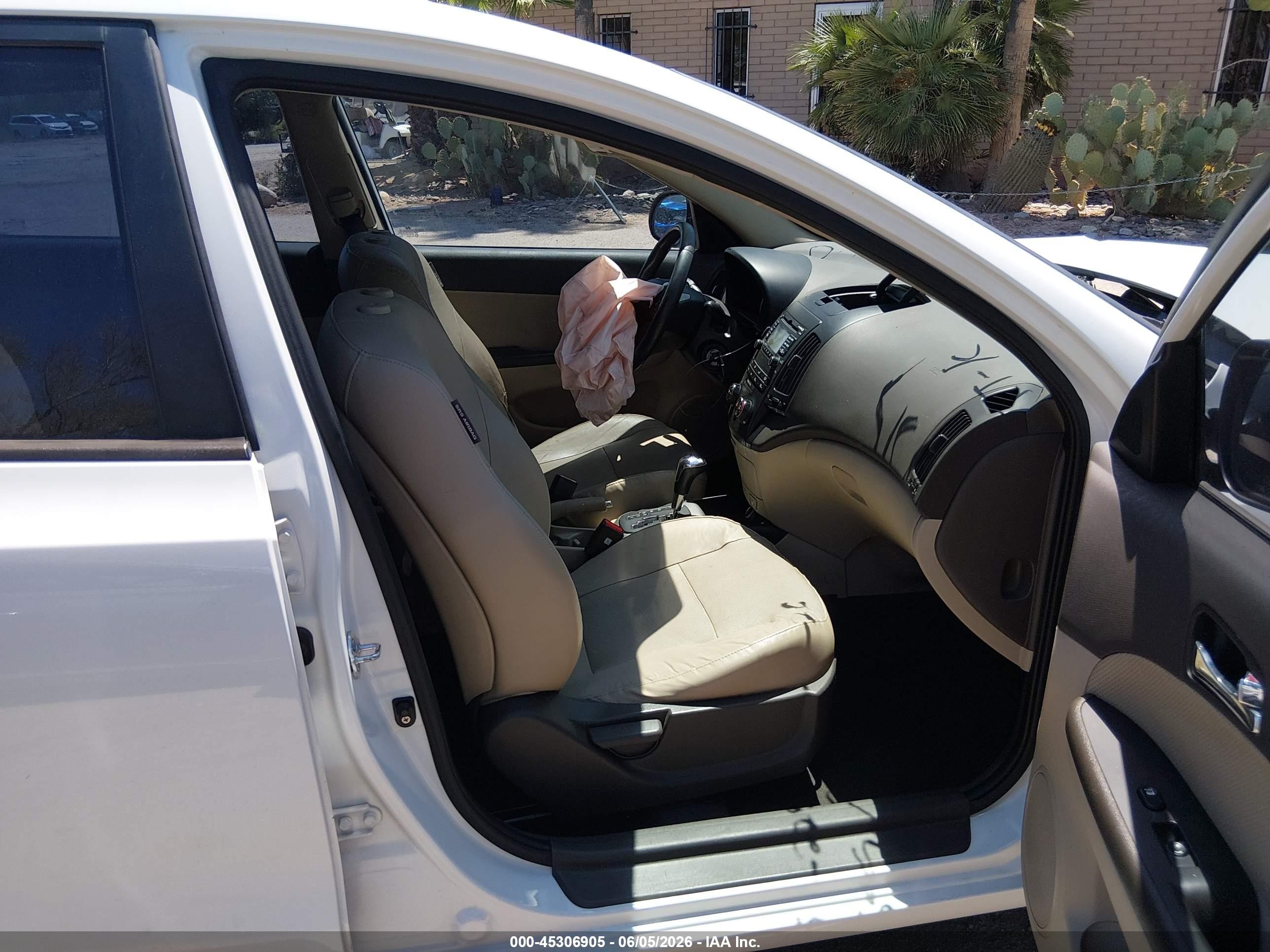 2011 Hyundai Elantra Touring Se White vin: KMHDC8AE1BU096147