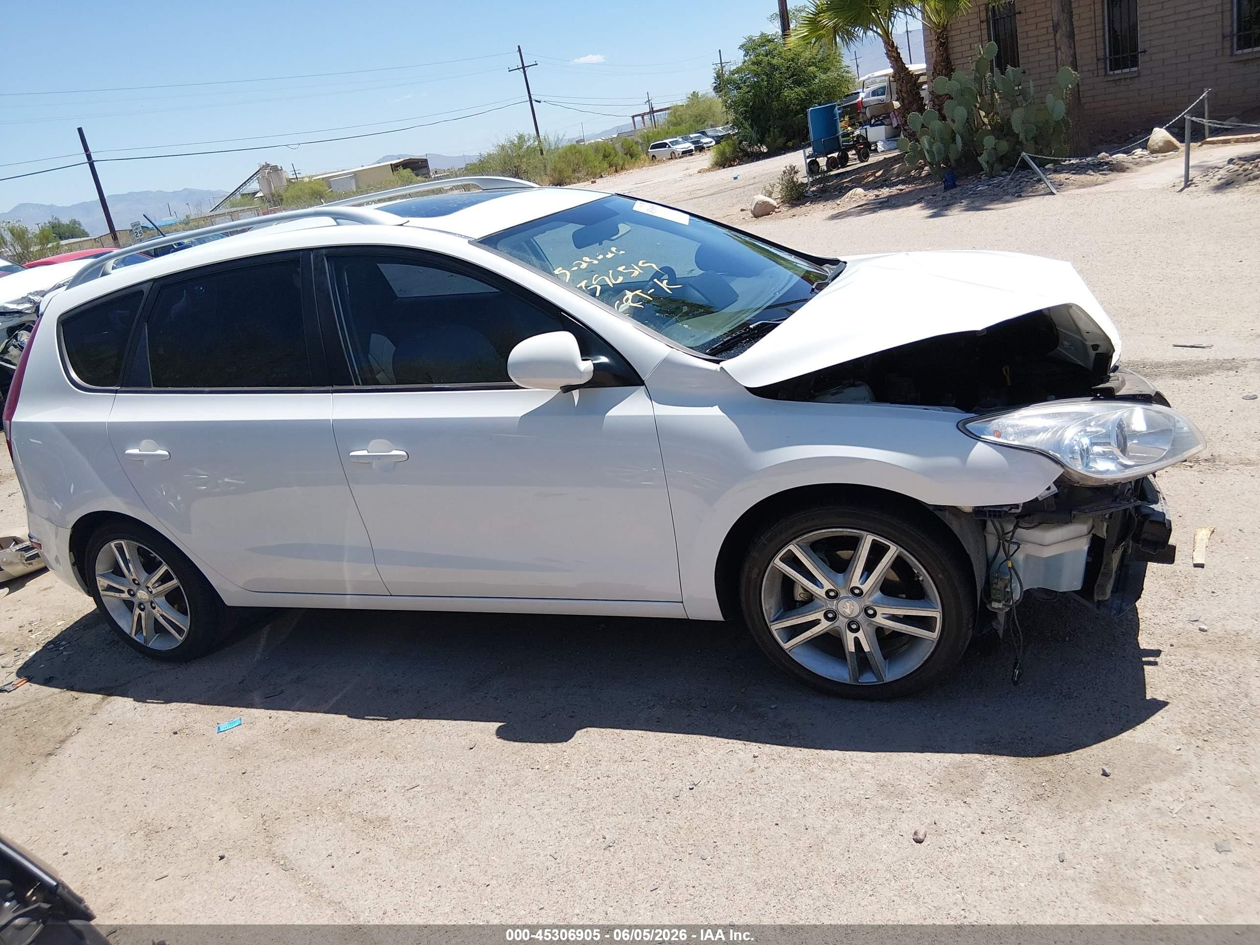 2011 Hyundai Elantra Touring Se White vin: KMHDC8AE1BU096147