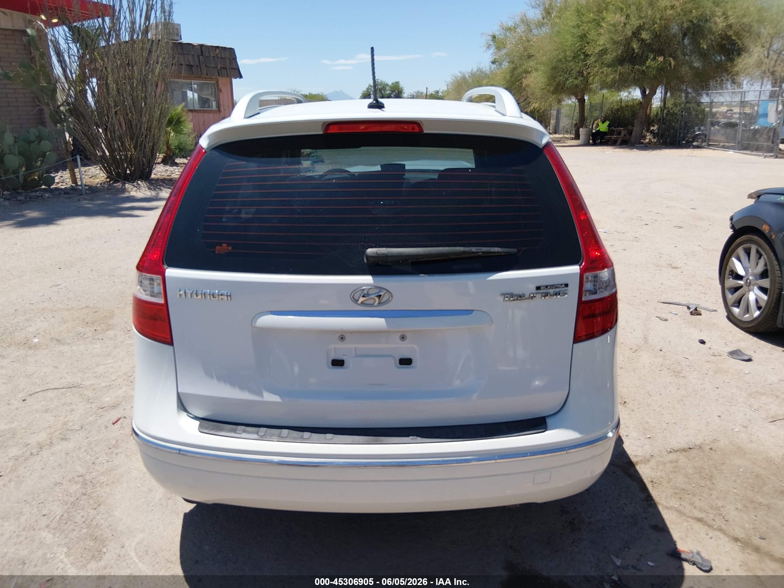 2011 Hyundai Elantra Touring Se White vin: KMHDC8AE1BU096147