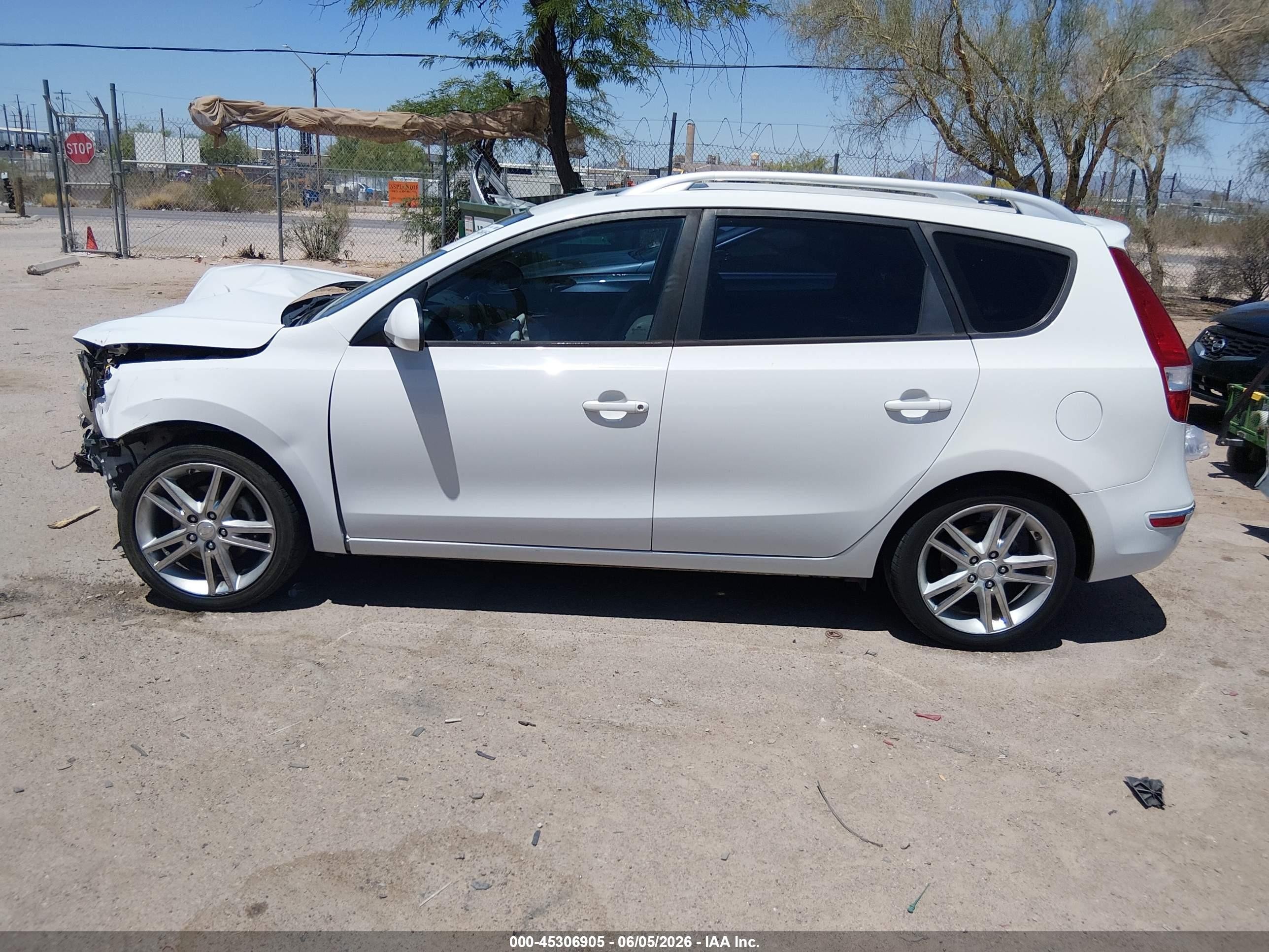 2011 Hyundai Elantra Touring Se White vin: KMHDC8AE1BU096147