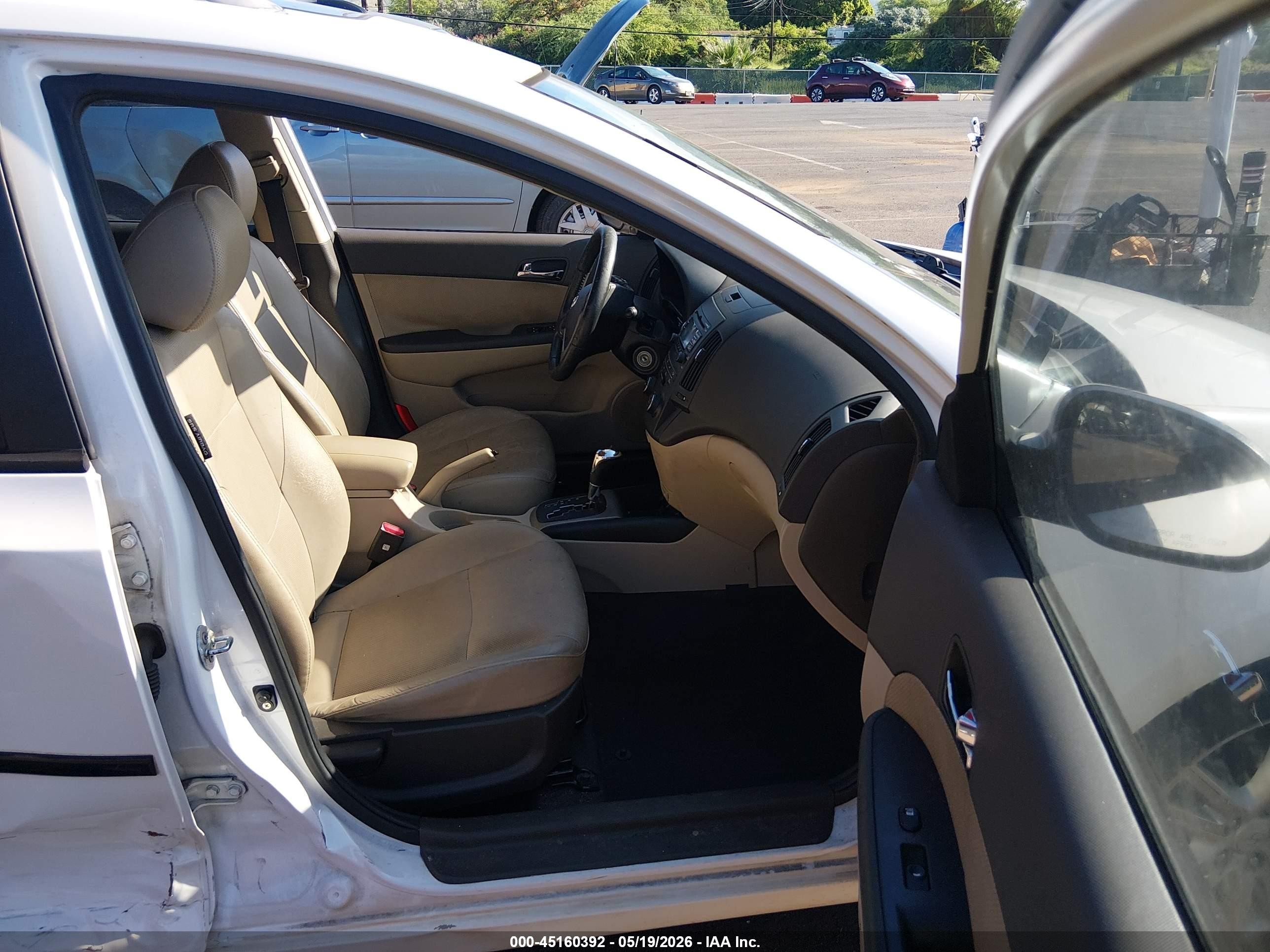 2011 Hyundai Elantra Touring Se Белый vin: KMHDC8AE1BU102254