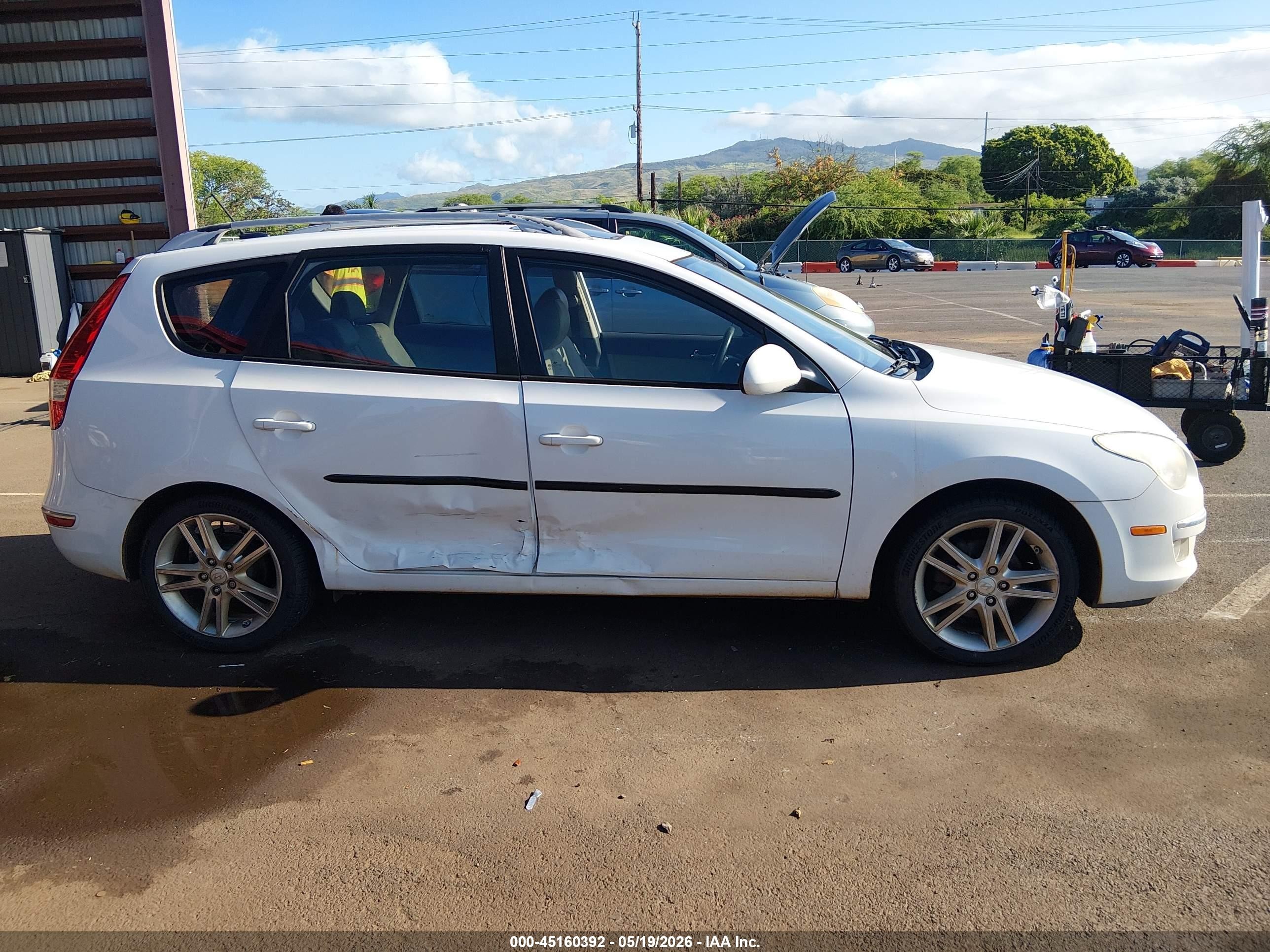 2011 Hyundai Elantra Touring Se Белый vin: KMHDC8AE1BU102254