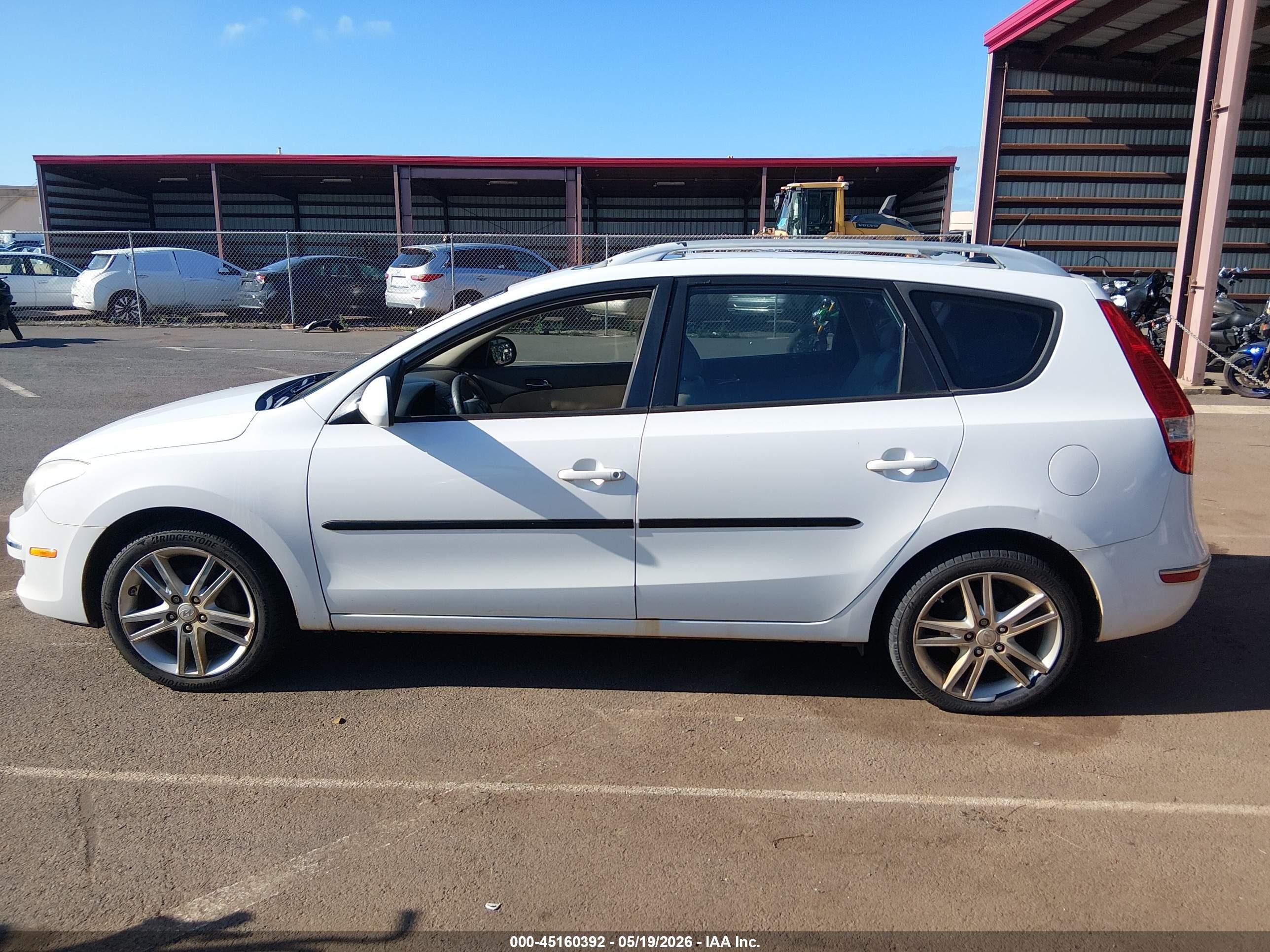 2011 Hyundai Elantra Touring Se Белый vin: KMHDC8AE1BU102254