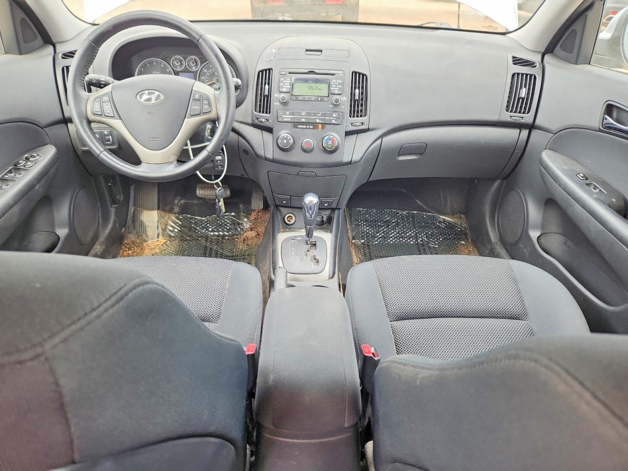 2010 Hyundai Elantra Touring Se Silver vin: KMHDC8AE2AU053712