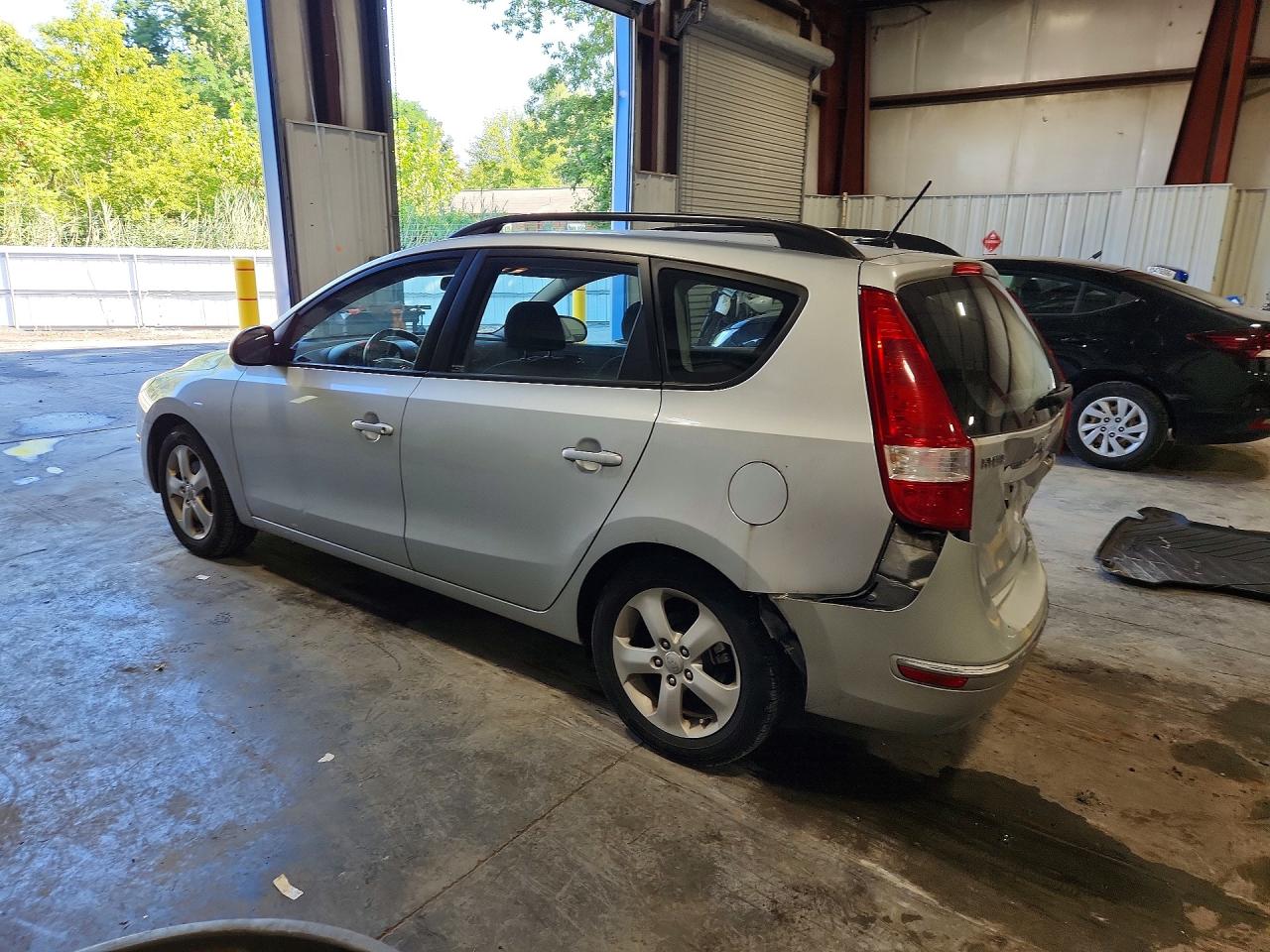 2010 Hyundai Elantra Touring Se Silver vin: KMHDC8AE3AU068851