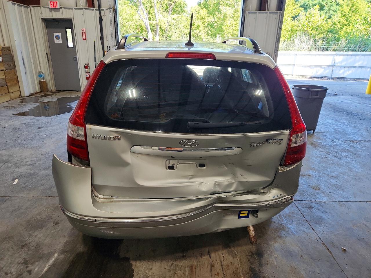 2010 Hyundai Elantra Touring Se Silver vin: KMHDC8AE3AU068851