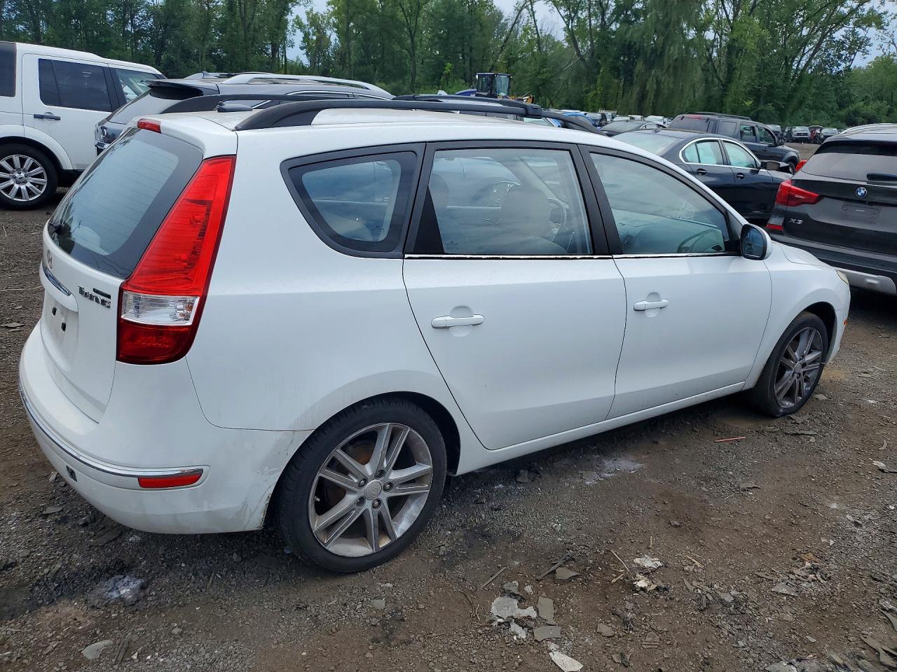 2010 Hyundai Elantra Touring Se White vin: KMHDC8AE3AU084306