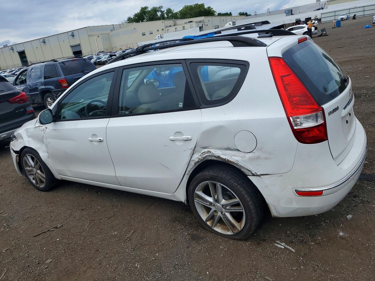 2010 Hyundai Elantra Touring Se White vin: KMHDC8AE3AU084306