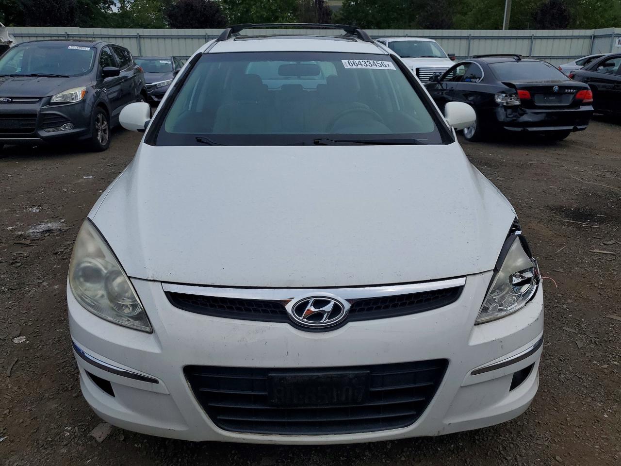 2010 Hyundai Elantra Touring Se White vin: KMHDC8AE3AU084306