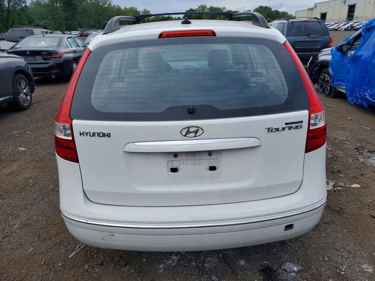 2010 Hyundai Elantra Touring Se White vin: KMHDC8AE3AU084306