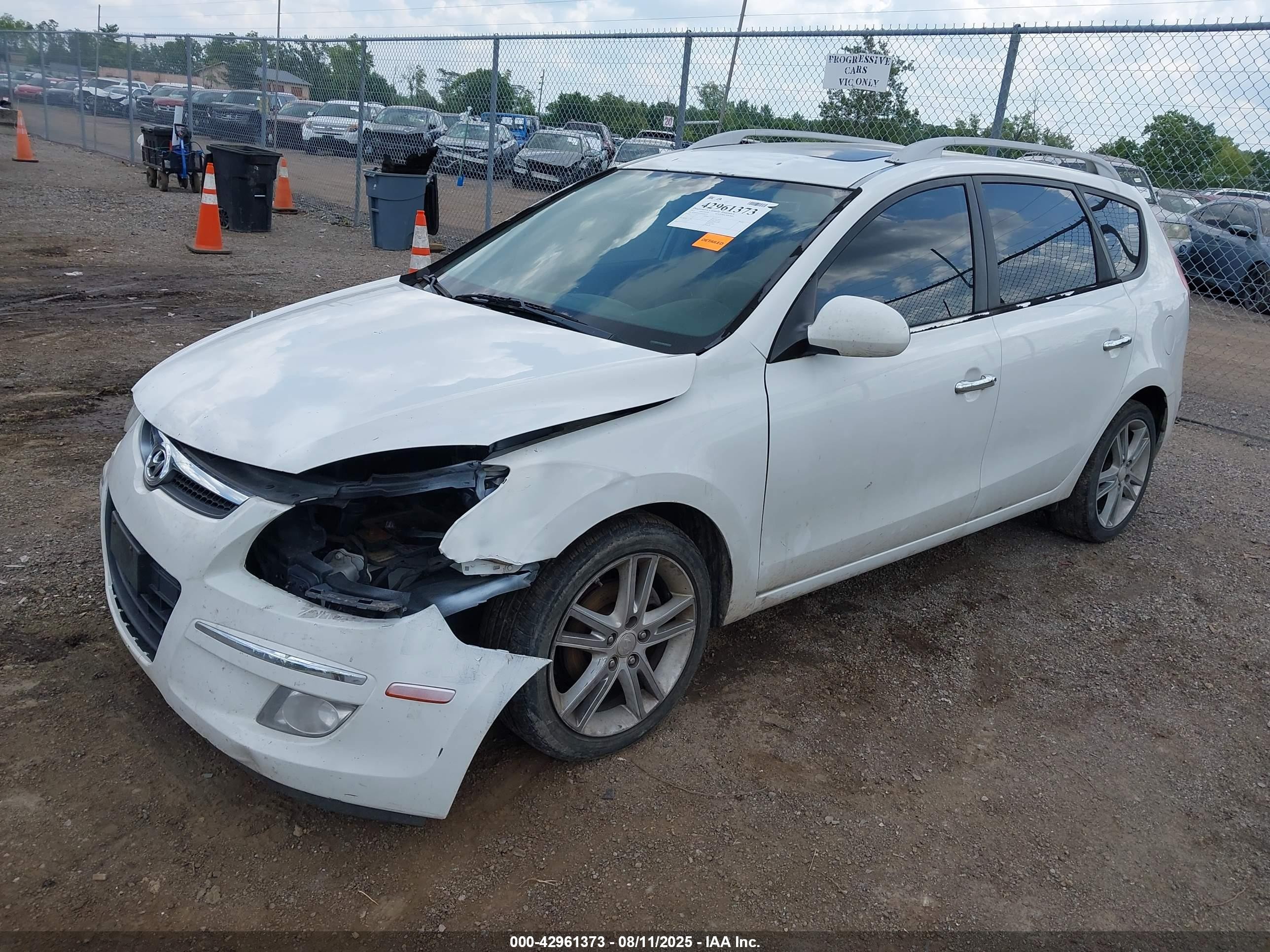 2011 Hyundai Elantra Touring Se White vin: KMHDC8AE5BU096720