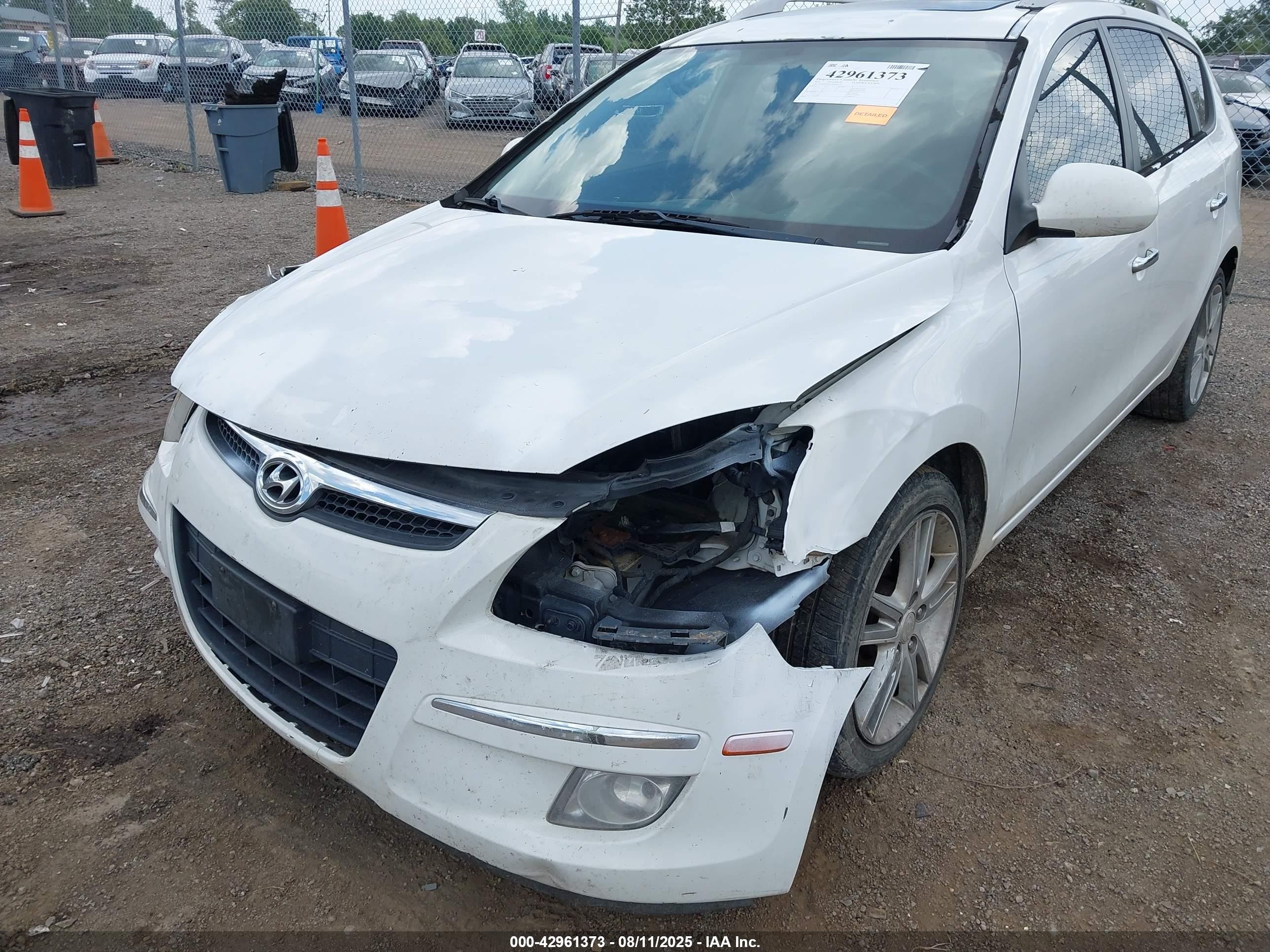 2011 Hyundai Elantra Touring Se White vin: KMHDC8AE5BU096720