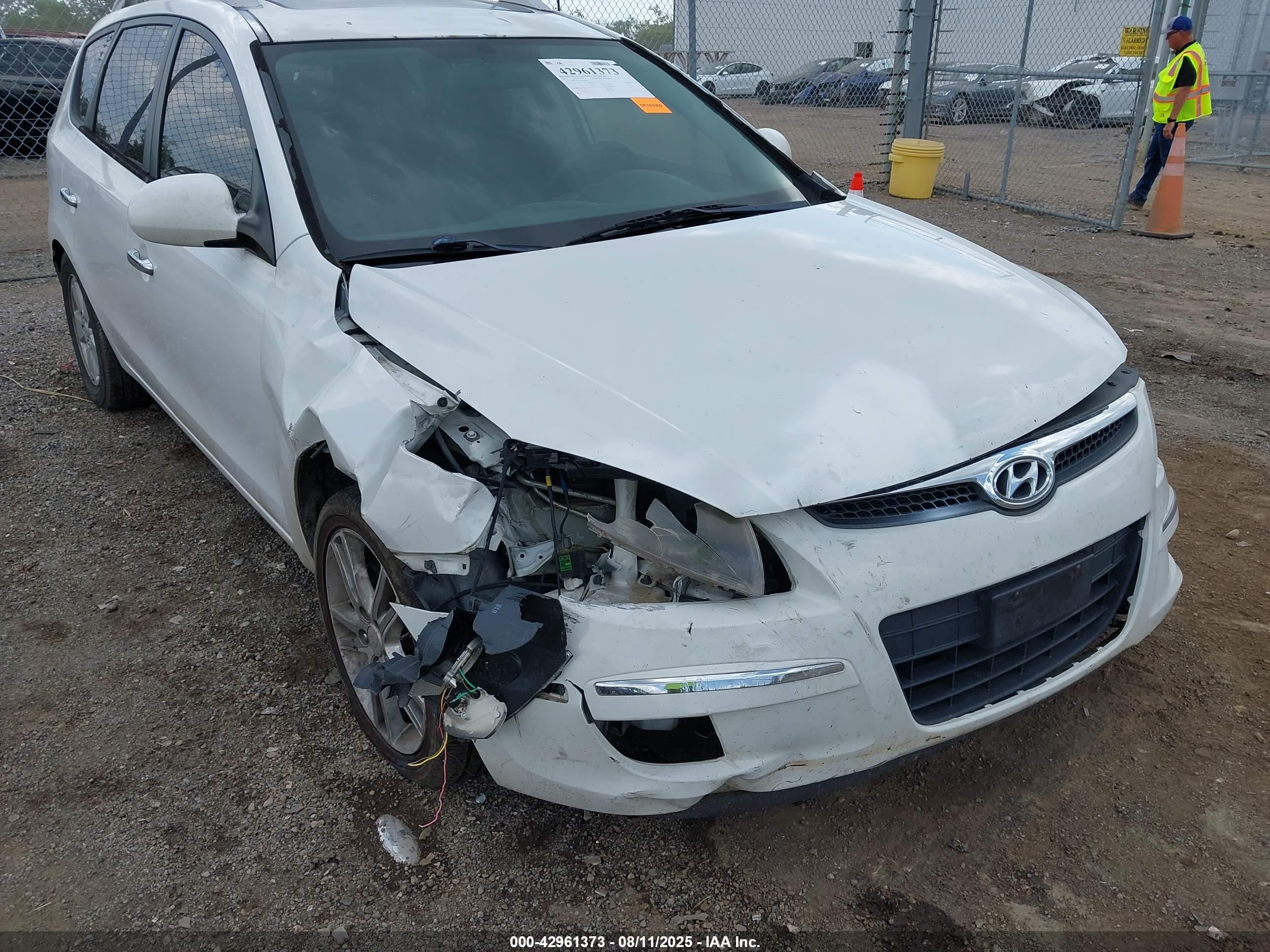 2011 Hyundai Elantra Touring Se White vin: KMHDC8AE5BU096720