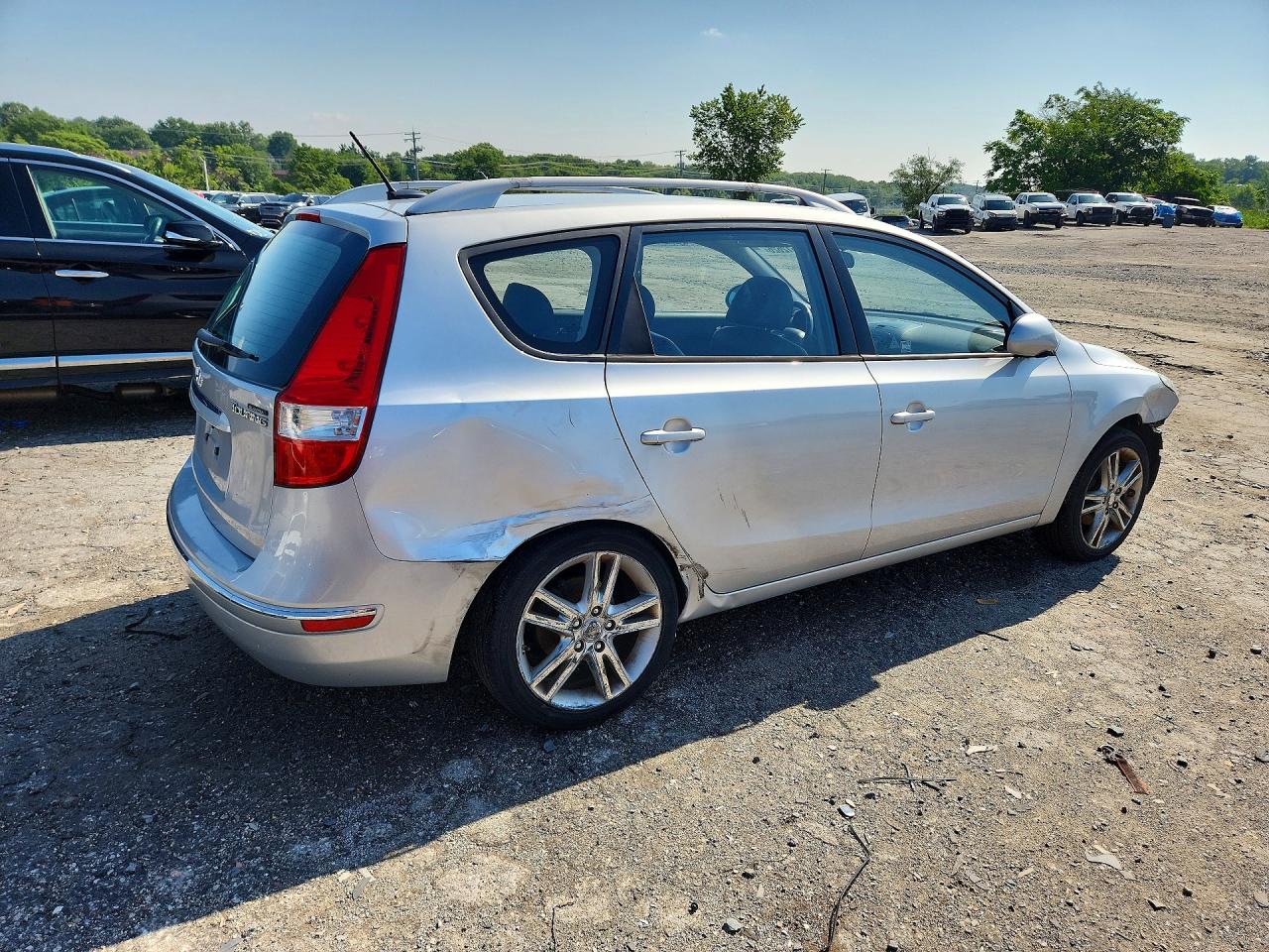 2011 Hyundai Elantra Touring Se Silver vin: KMHDC8AE5BU099617