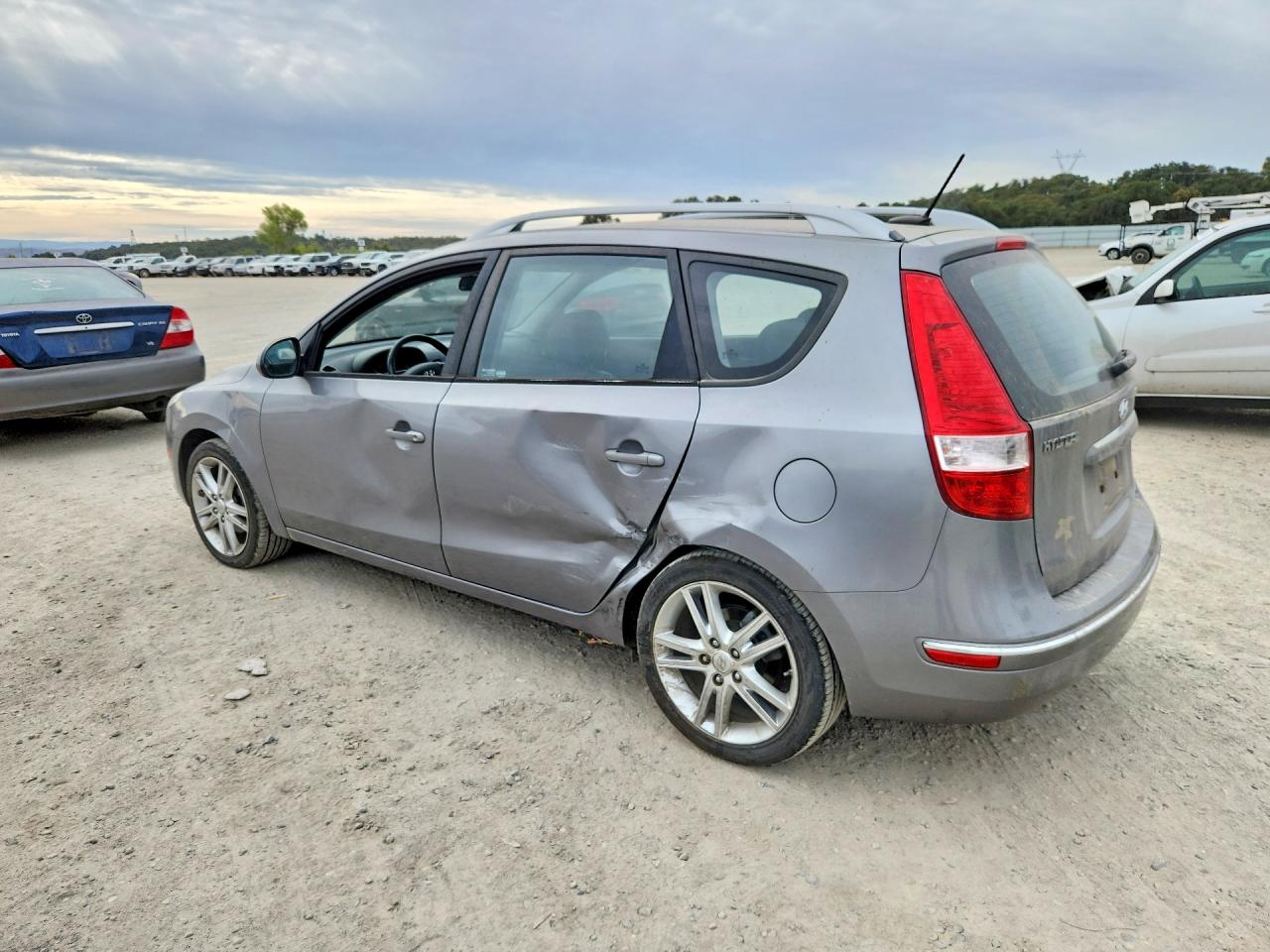 2011 Hyundai Elantra Touring Se Серый vin: KMHDC8AE5BU101141
