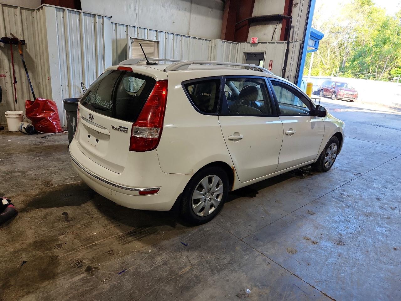 2011 Hyundai Elantra Touring Gls White vin: KMHDC8AE6BU113444