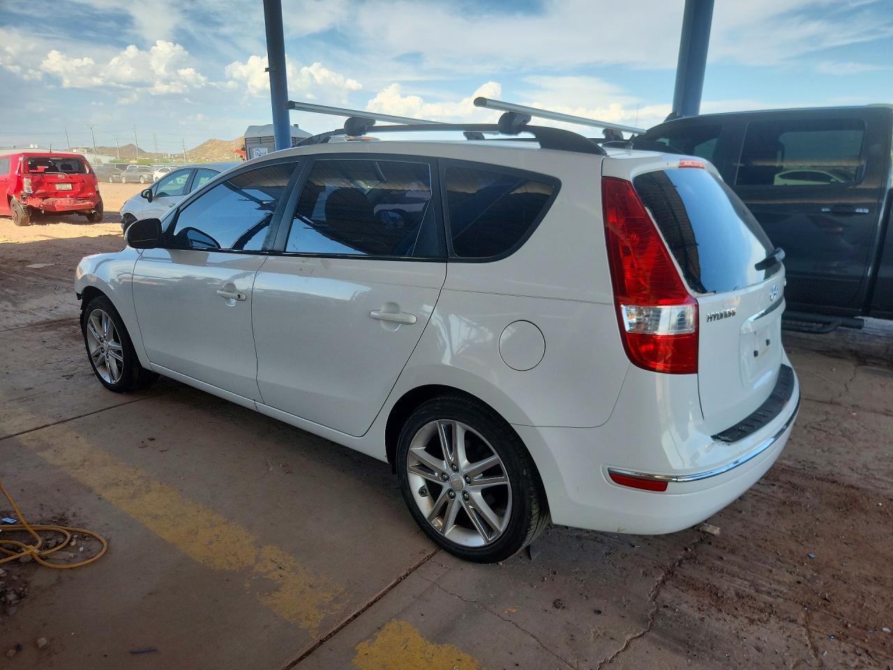 2012 Hyundai Elantra Touring Se White vin: KMHDC8AE6CU128236