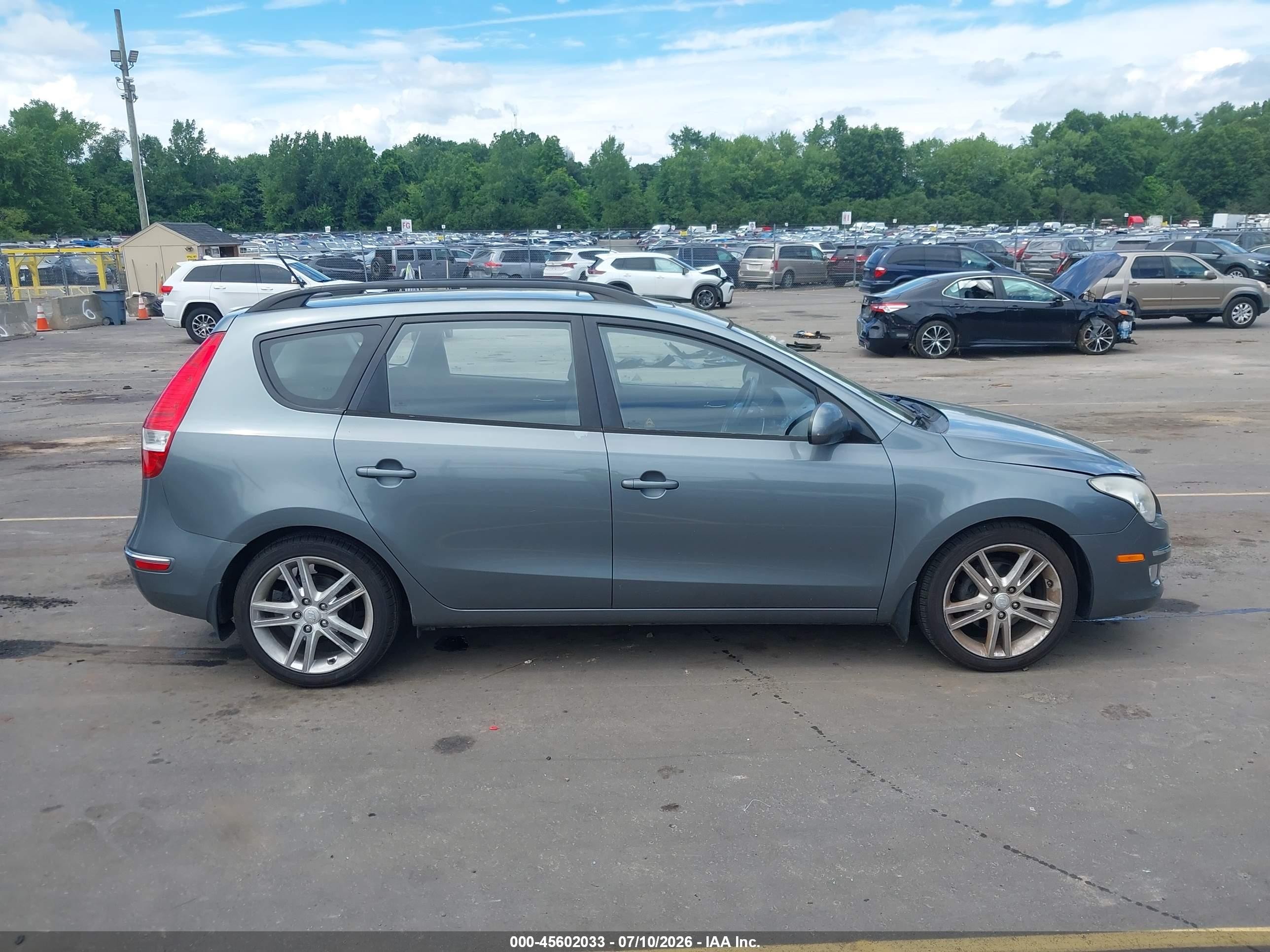 2010 Hyundai Elantra Touring Se Silver vin: KMHDC8AE8AU056601