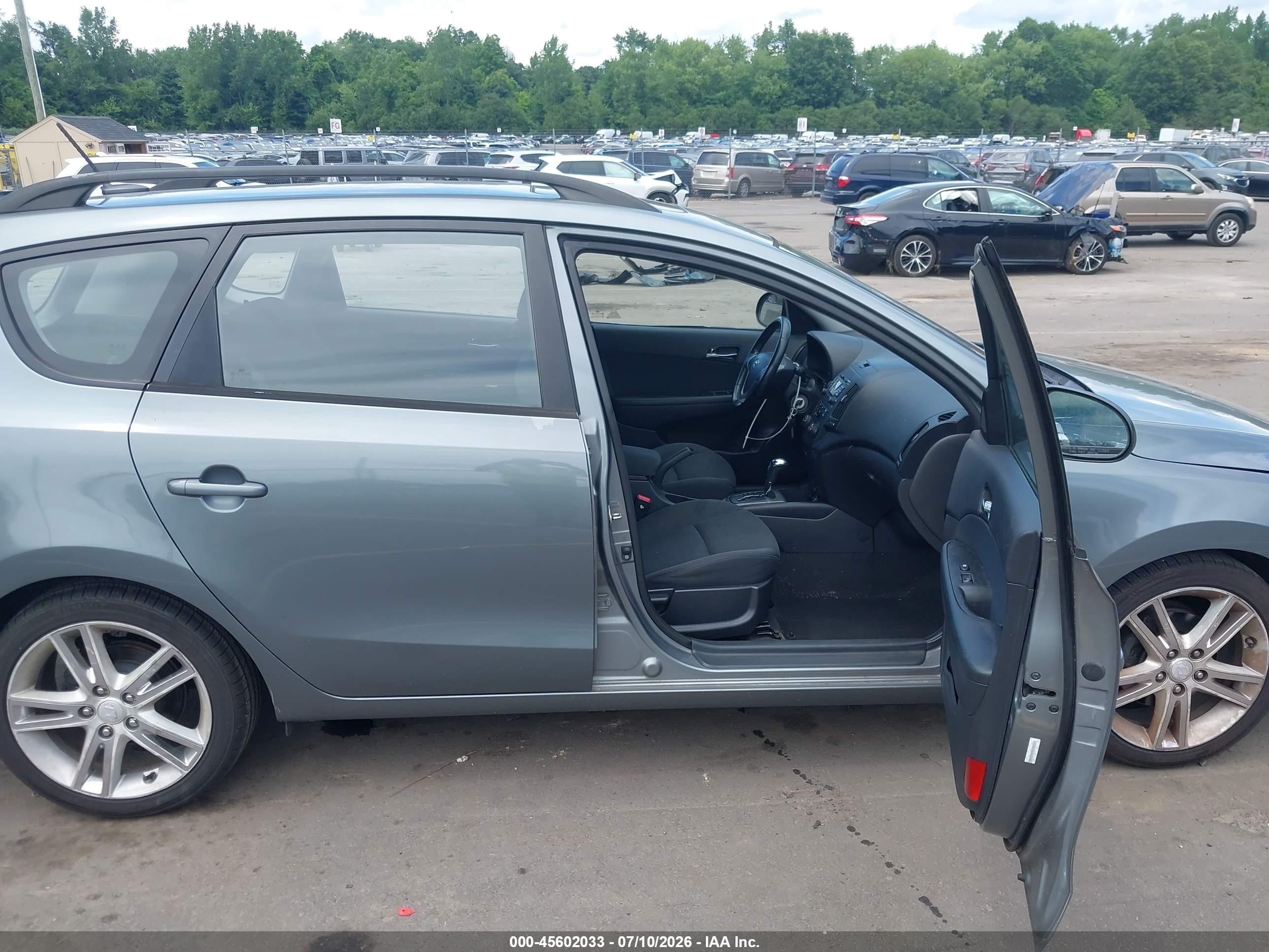 2010 Hyundai Elantra Touring Se Silver vin: KMHDC8AE8AU056601