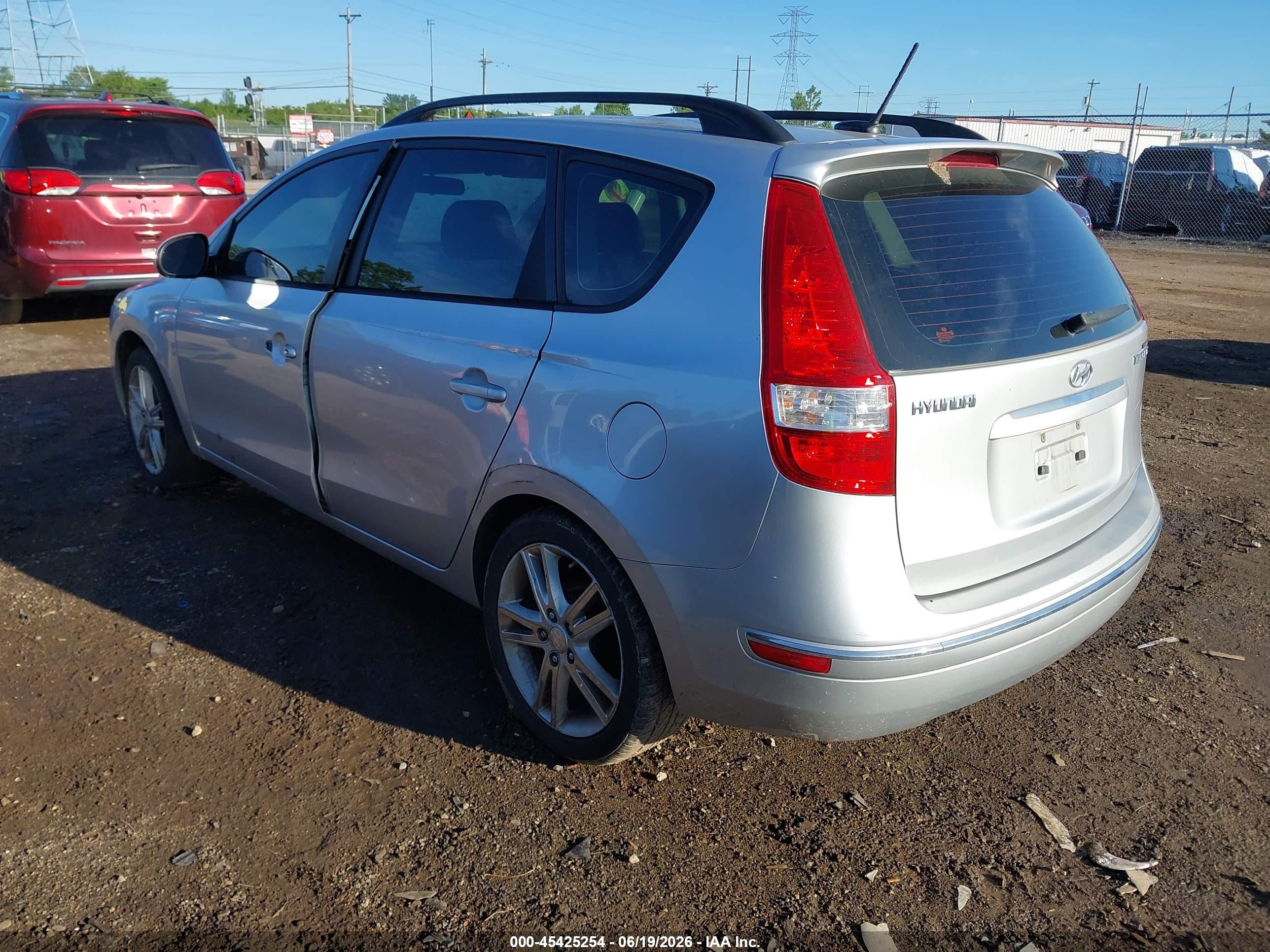 2010 Hyundai Elantra Touring Gls Серебряный vin: KMHDC8AE9AU060933