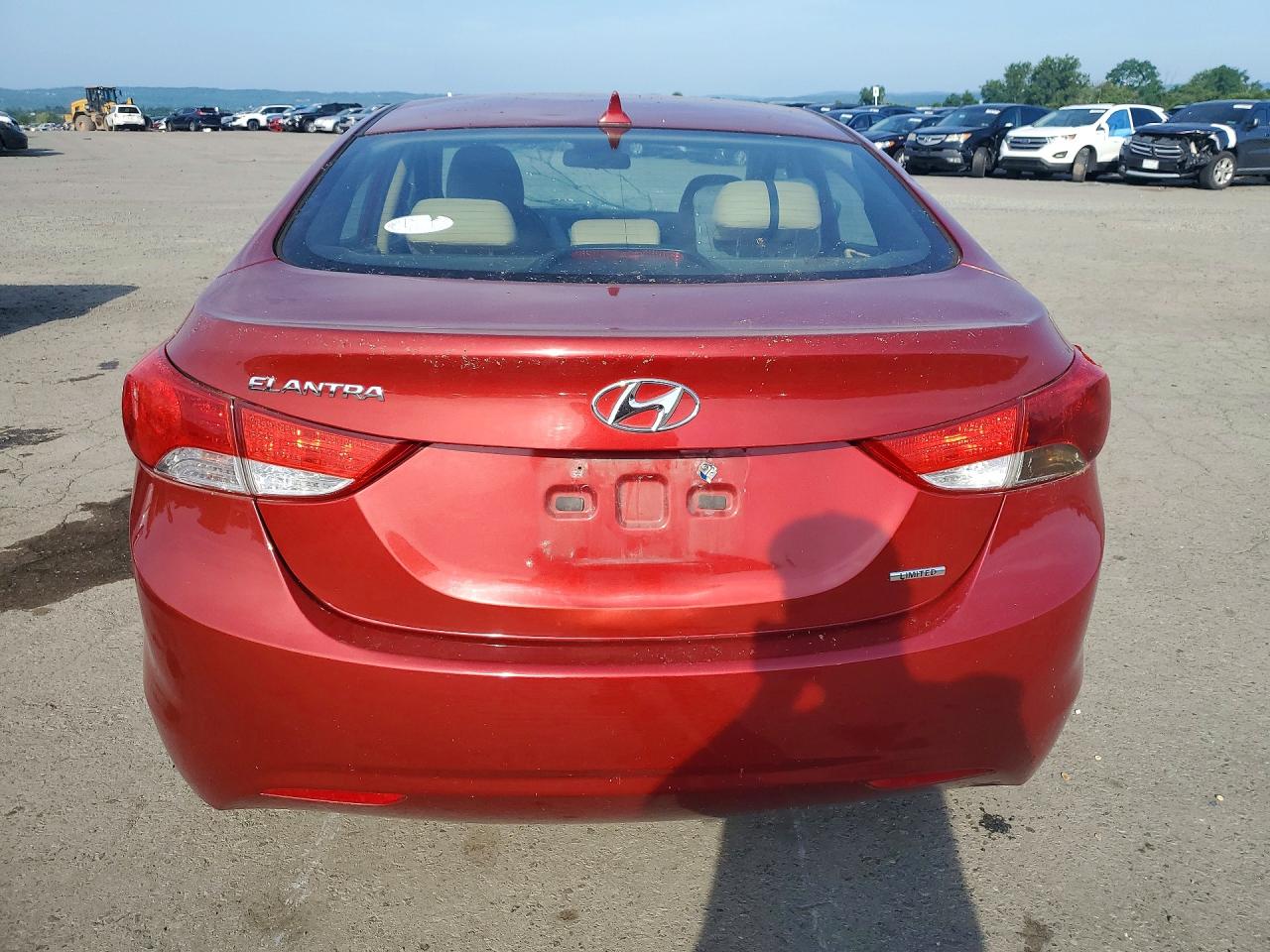 2011 Hyundai Elantra Limited Red vin: KMHDH4AE0BU159149