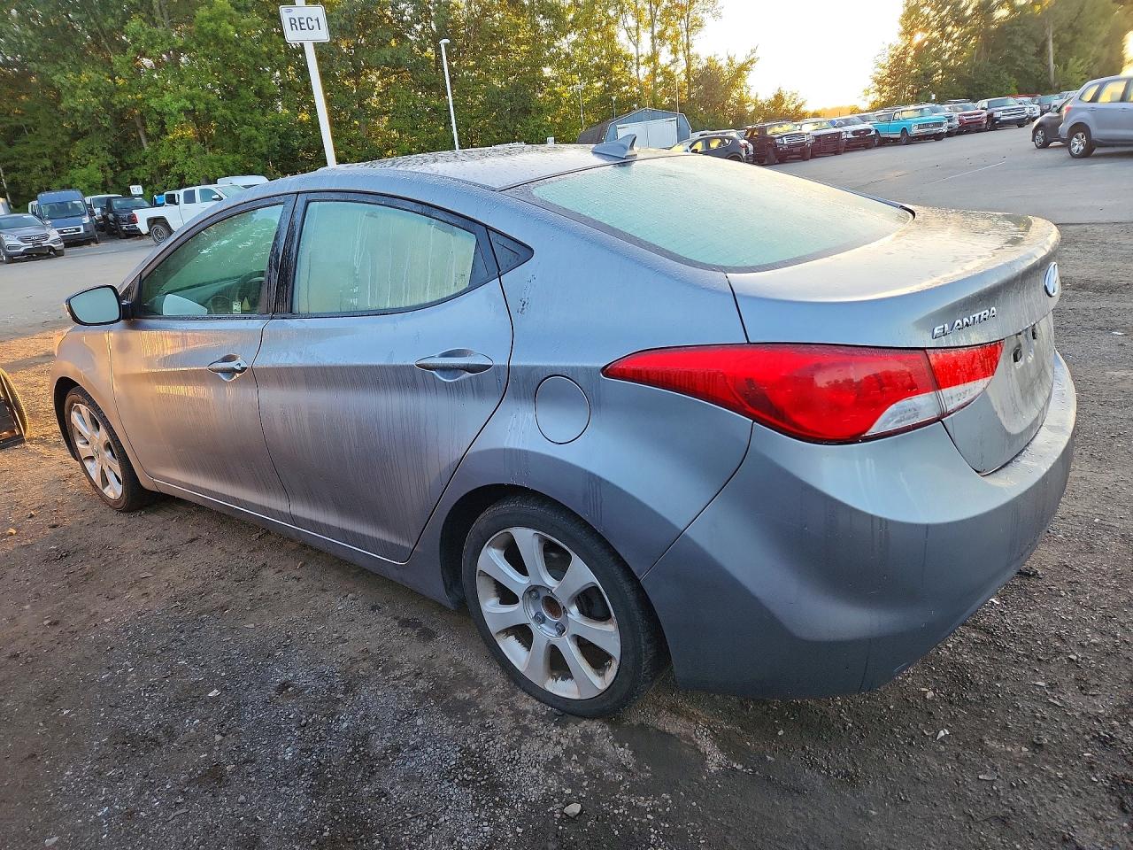 2013 Hyundai Elantra Limited Silver vin: KMHDH4AE0DU531060