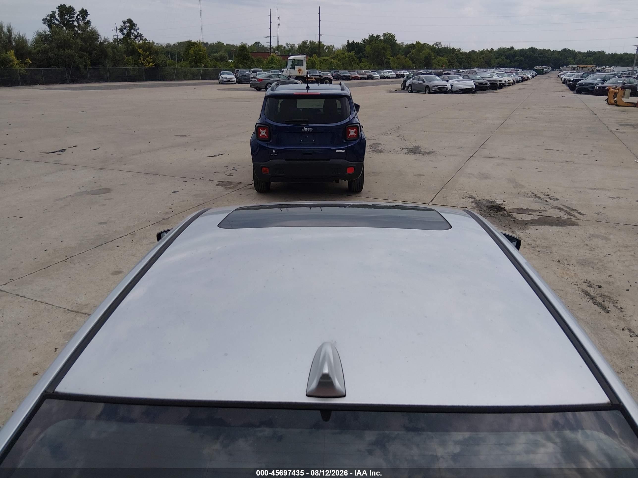 2013 Hyundai Elantra Limited Silver vin: KMHDH4AE0DU554189