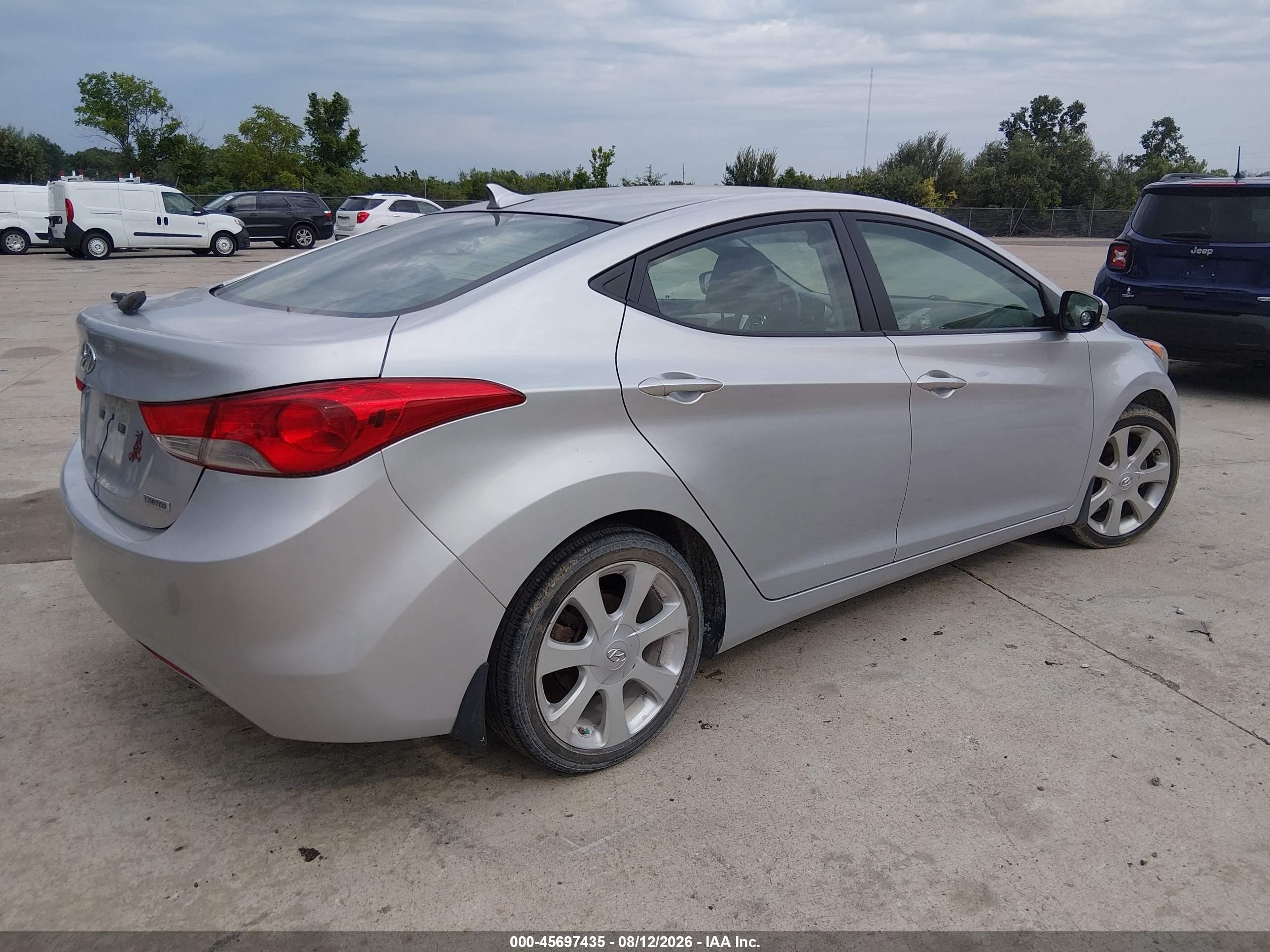 2013 Hyundai Elantra Limited Silver vin: KMHDH4AE0DU554189