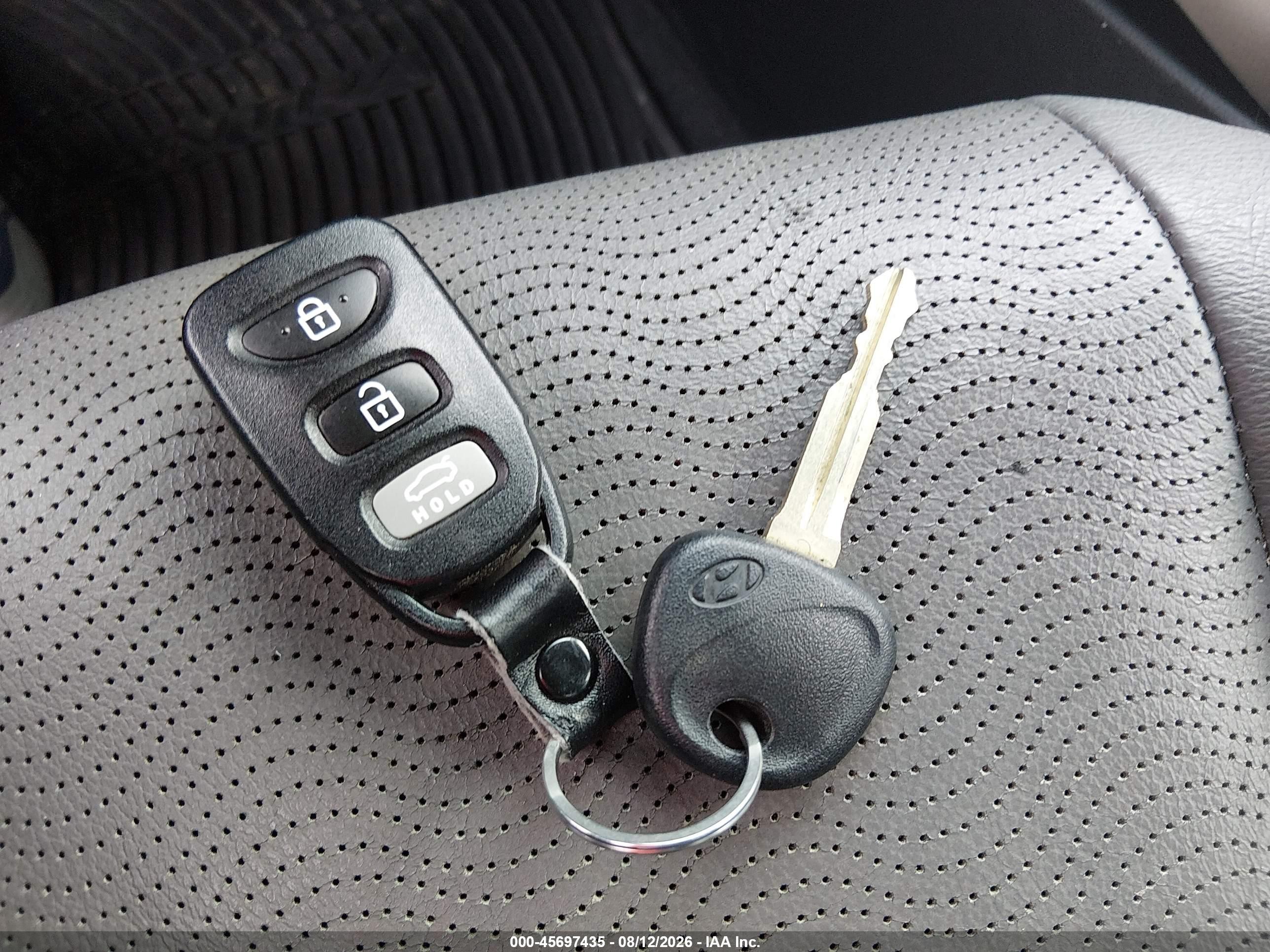 2013 Hyundai Elantra Limited Silver vin: KMHDH4AE0DU554189