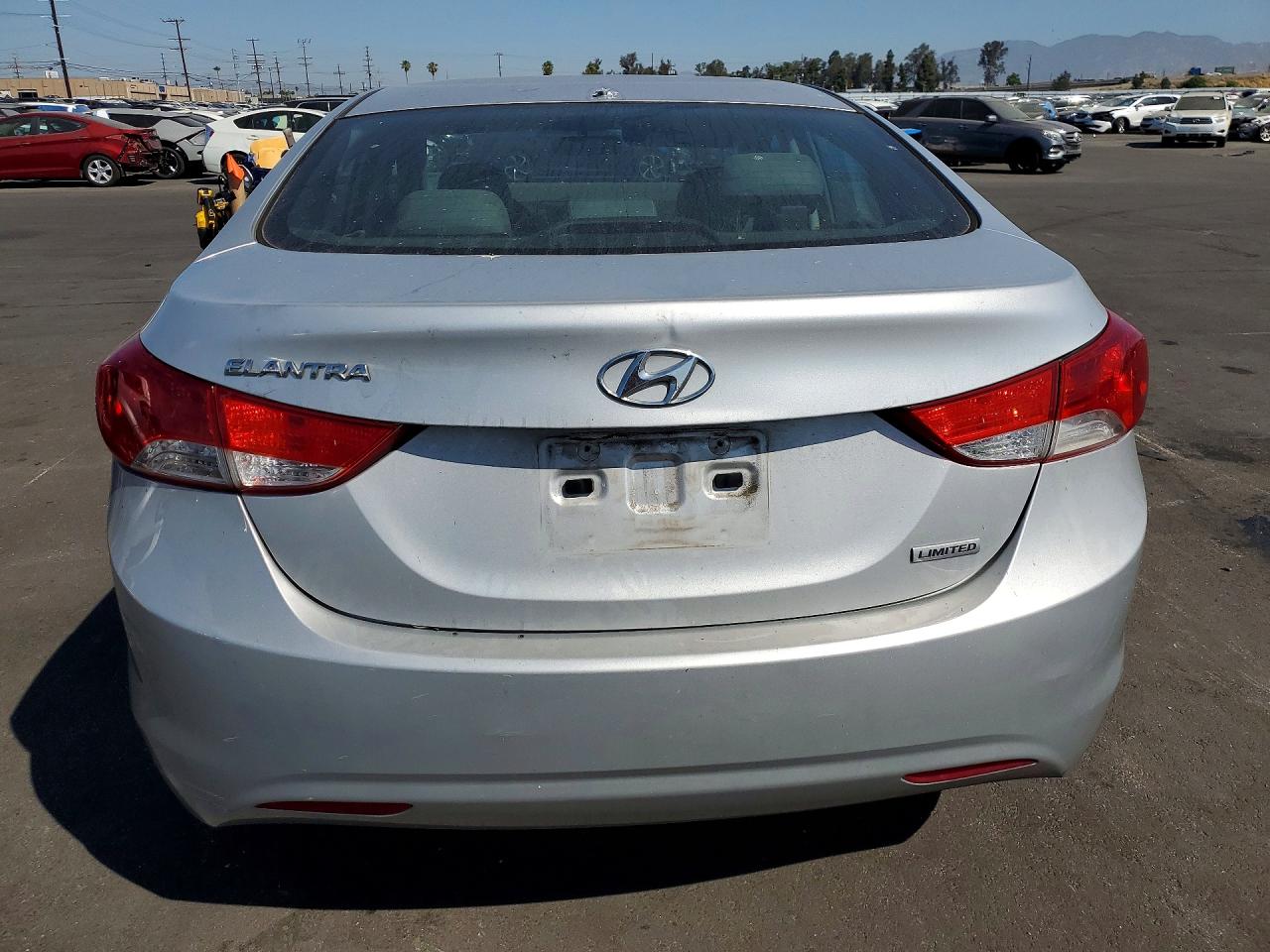 2013 Hyundai Elantra Limited Silver vin: KMHDH4AE0DU661596