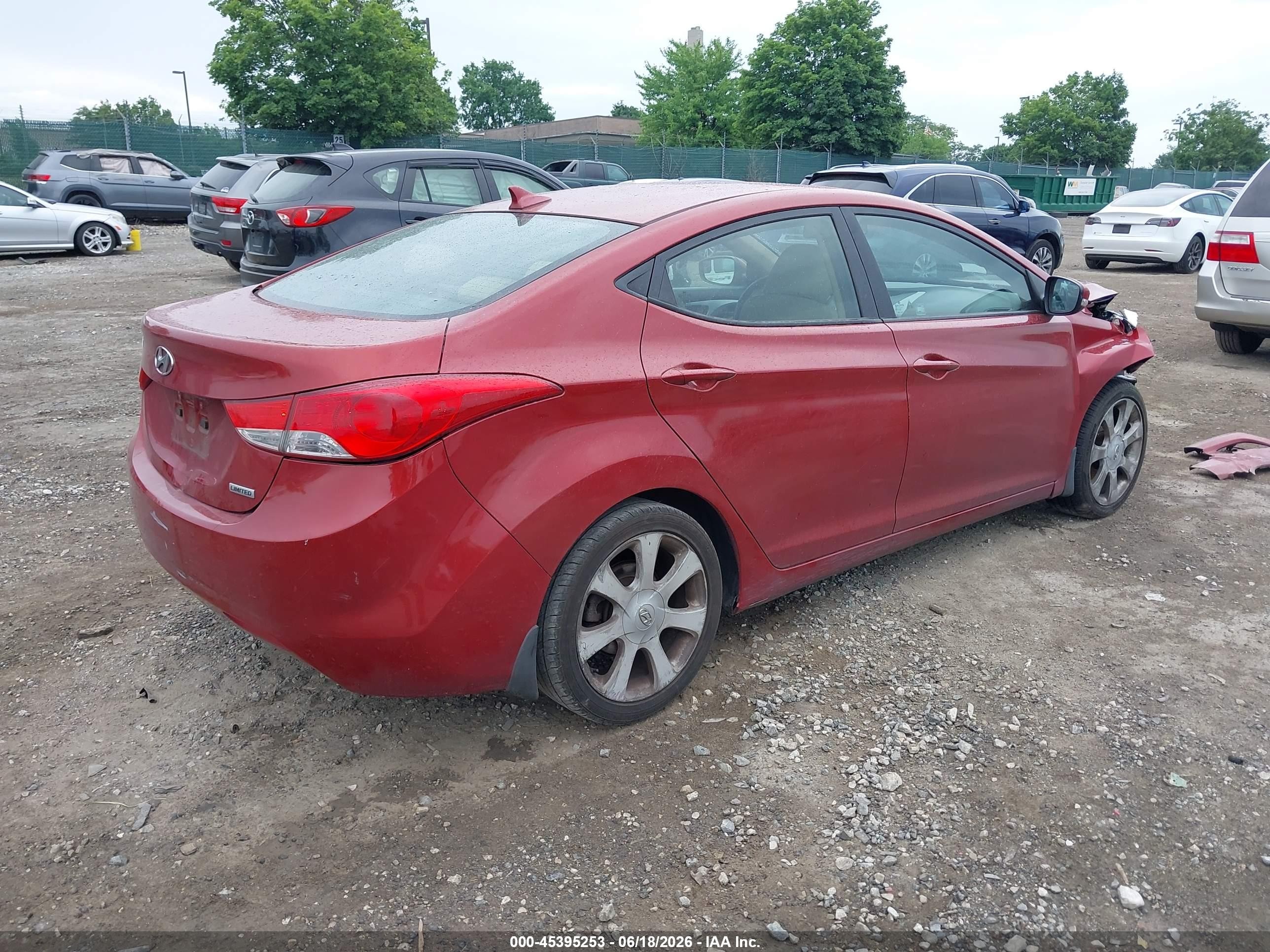 2013 Hyundai Elantra Limited Burgundy vin: KMHDH4AE0DU670184