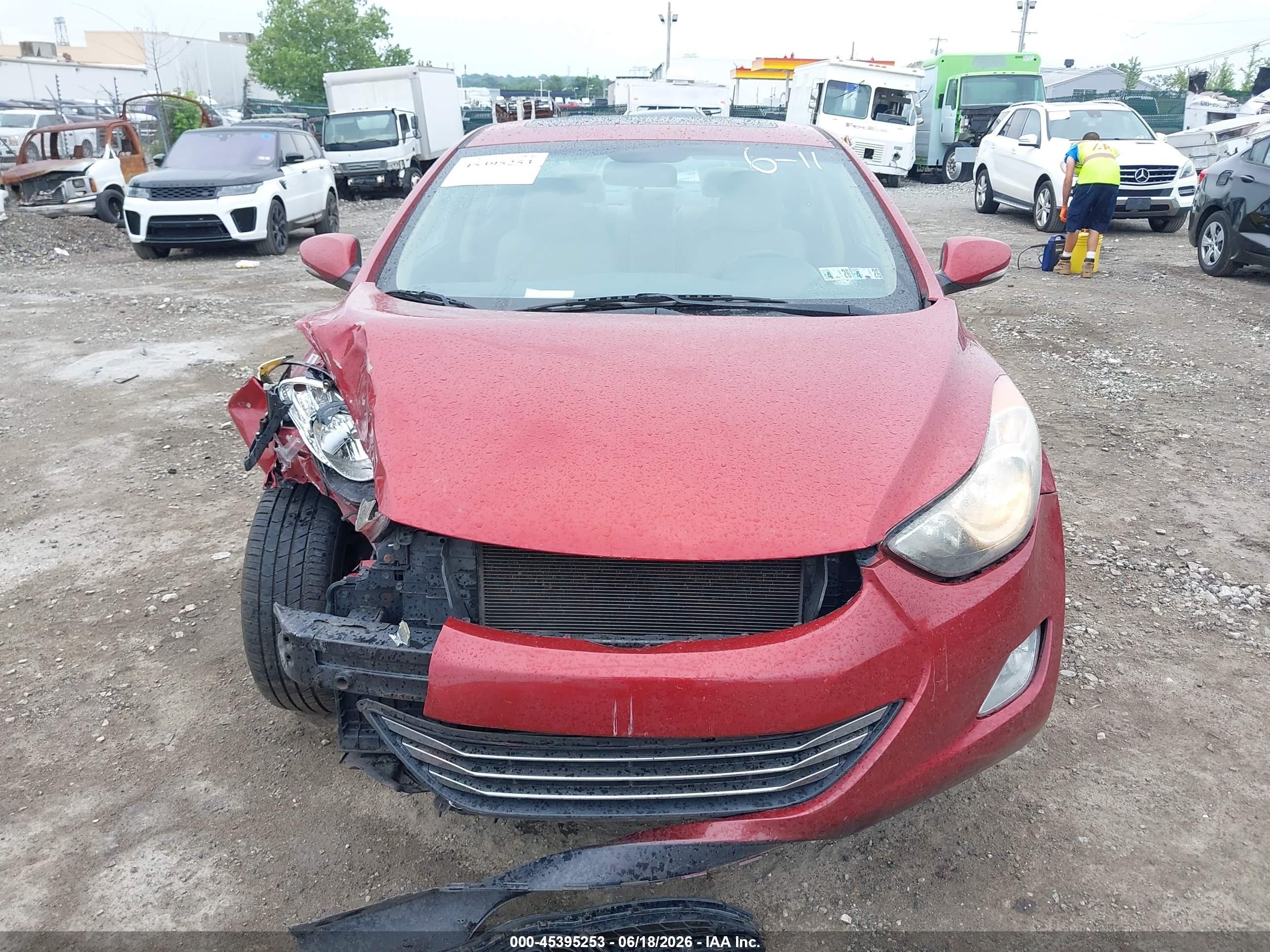 2013 Hyundai Elantra Limited Burgundy vin: KMHDH4AE0DU670184