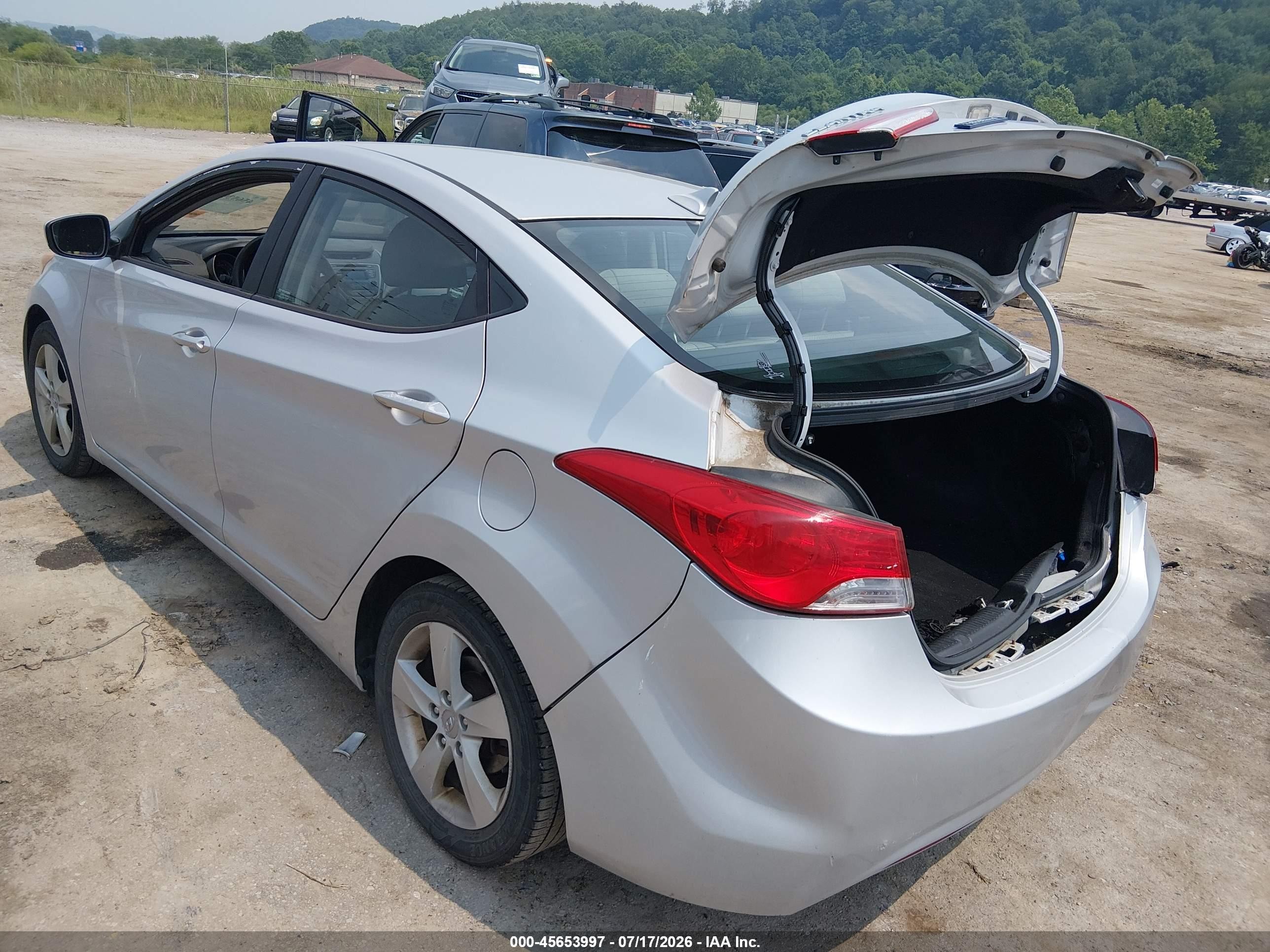 2013 Hyundai Elantra Gls Серебряный vin: KMHDH4AE0DU795864