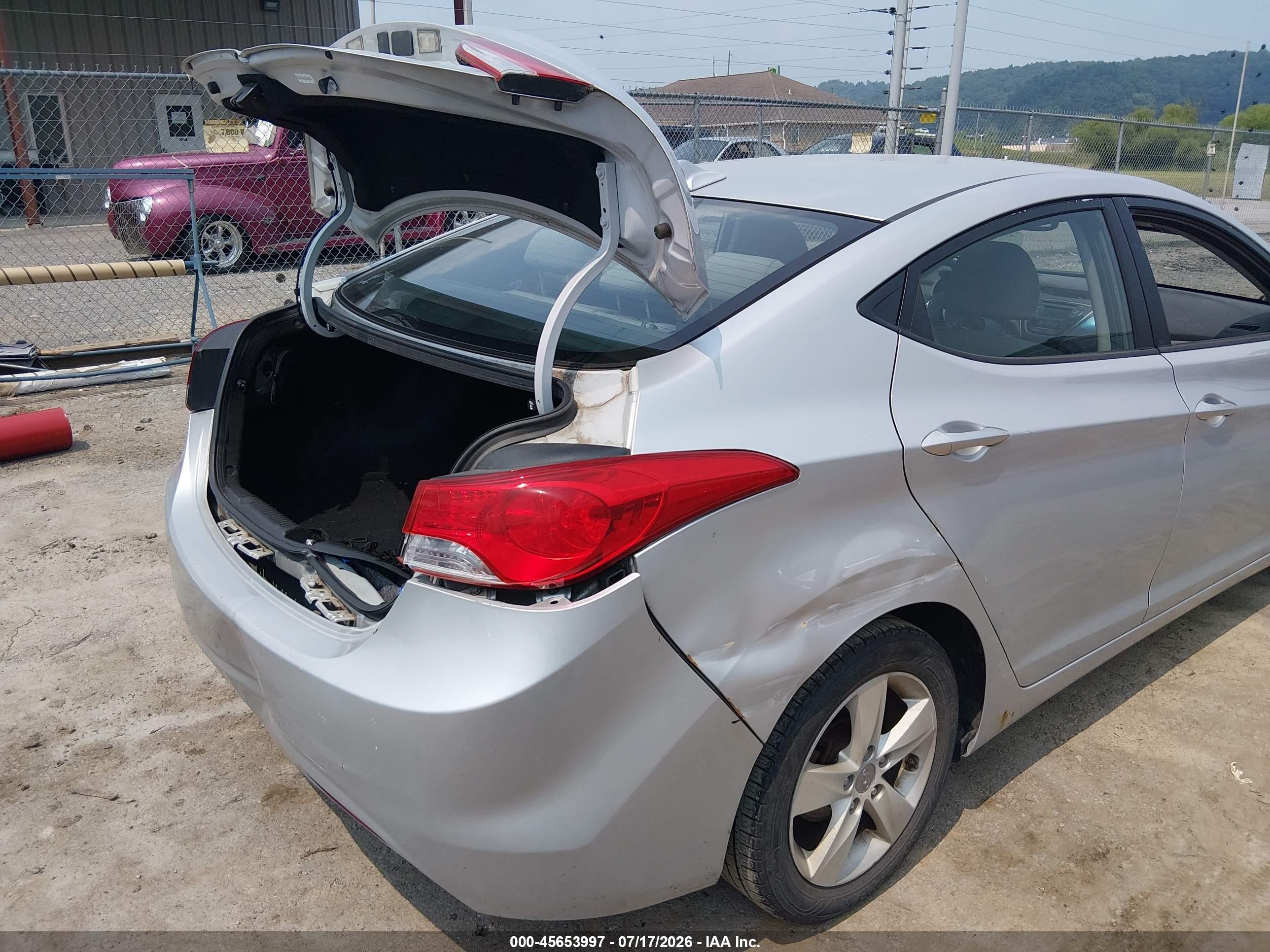 2013 Hyundai Elantra Gls Серебряный vin: KMHDH4AE0DU795864