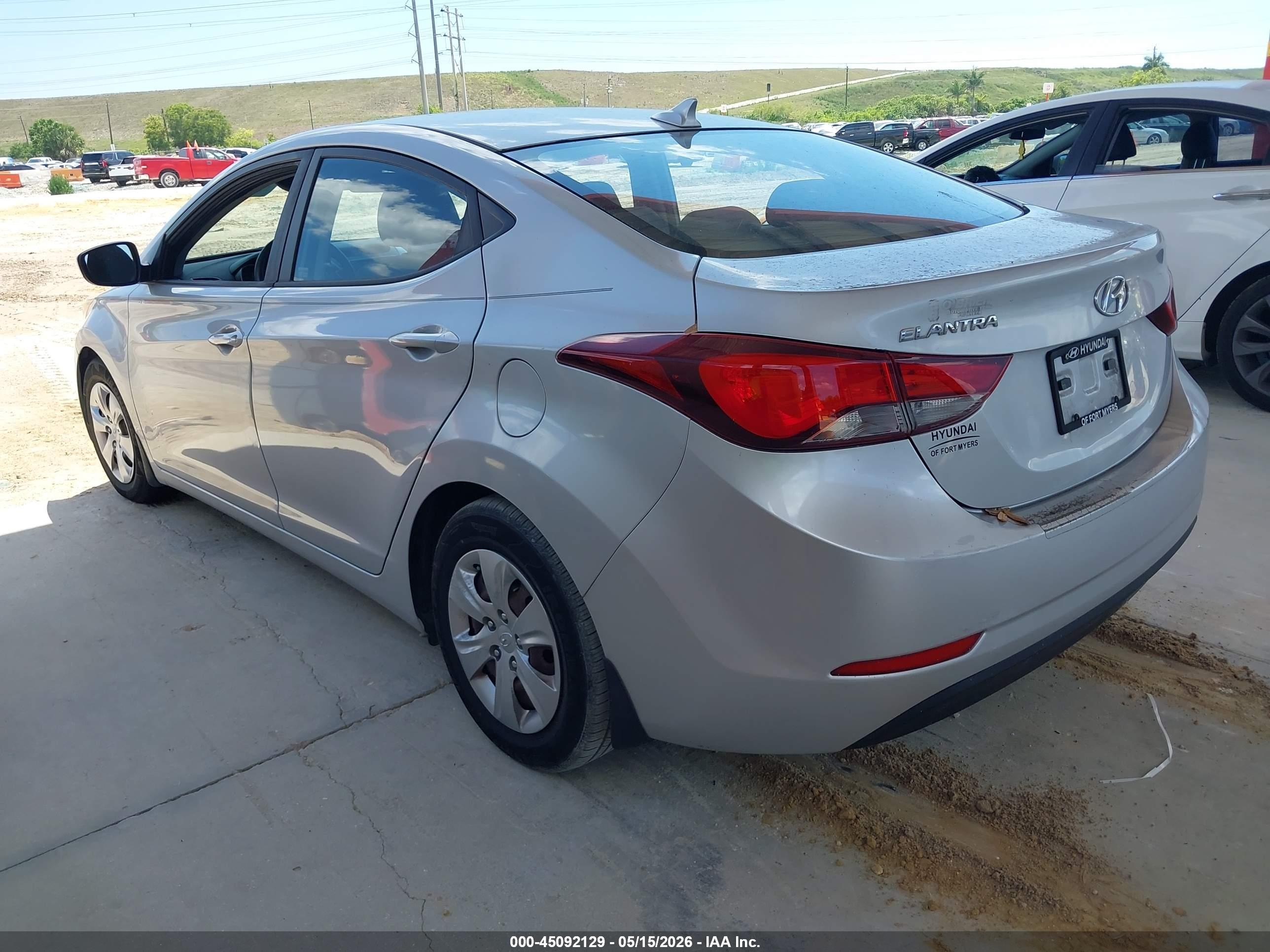 2016 Hyundai Elantra Se Silver vin: KMHDH4AE0GU512206