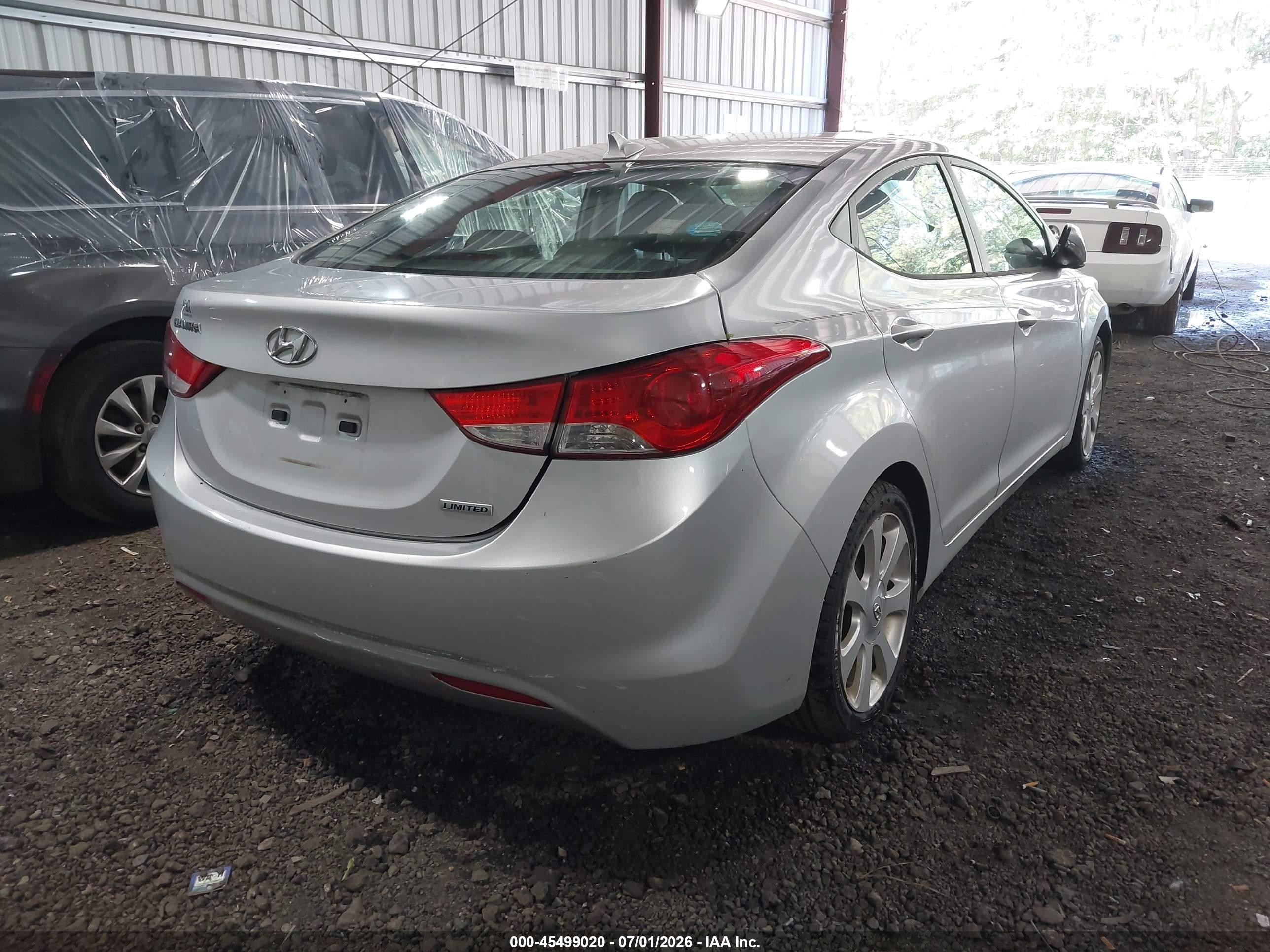 2013 Hyundai Elantra Limited Silver vin: KMHDH4AE1DU837085