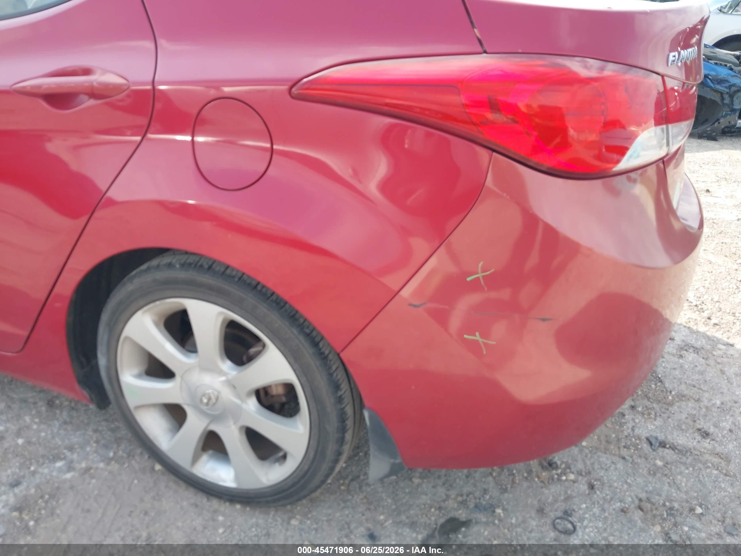 2013 Hyundai Elantra Limited Red vin: KMHDH4AE1DU974088